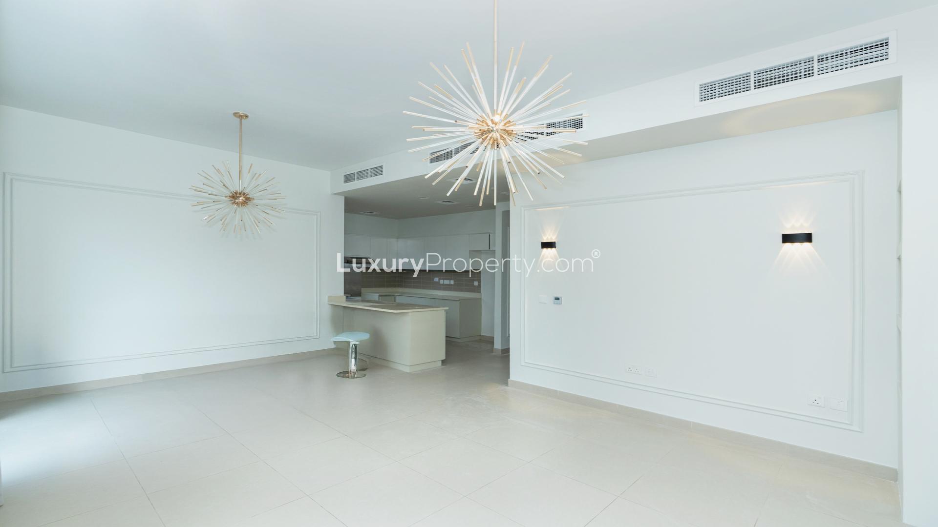 N/A,Modern kitchen and dining area in vacant 4-bedroom villa, Dubai Hills Estate, Maple