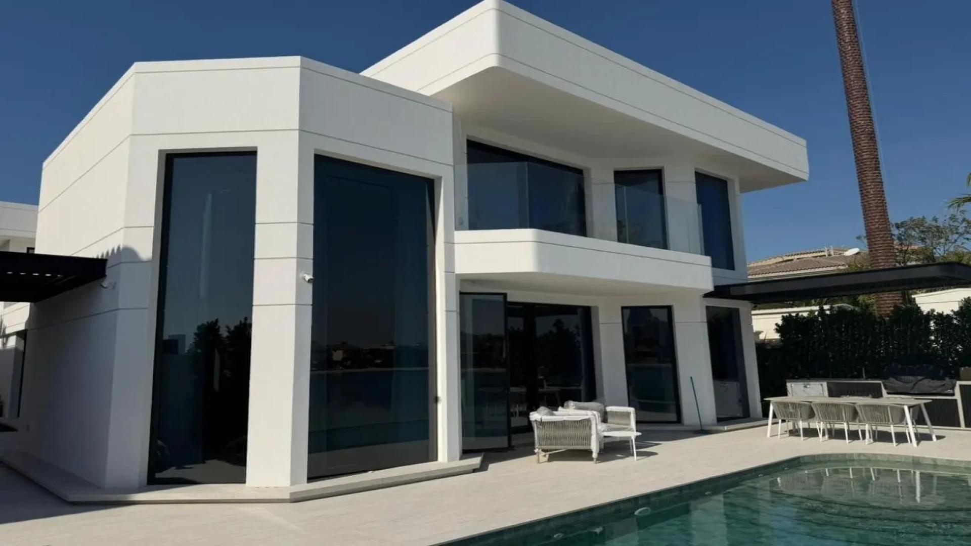 Modern 4-bedroom villa exterior in Palm Jumeirah, Garden Homes Frond E, for sale