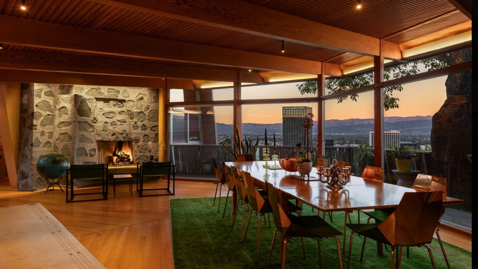 Hollywood Hills villa for sale, surrounded by lush greenery, modern architecture, four bedrooms