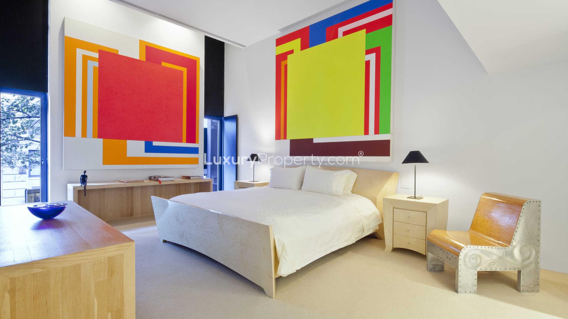 "Modern staircase in luxurious four-tier Manhattan townhouse at 101 East 63rd Street.",Luxurious bedroom in four-tier Manhattan townhouse with modern art decor, 101 East 63rd Street