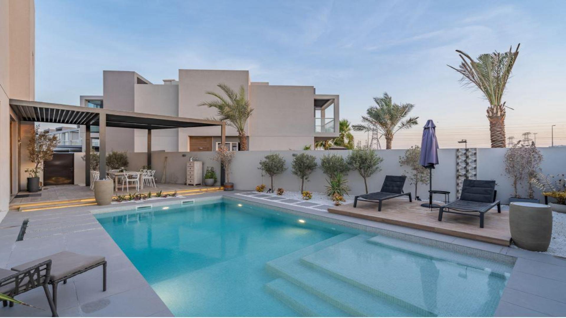 Luxurious living room in 4-bedroom villa, Jumeirah Park, with modern decor and large windows