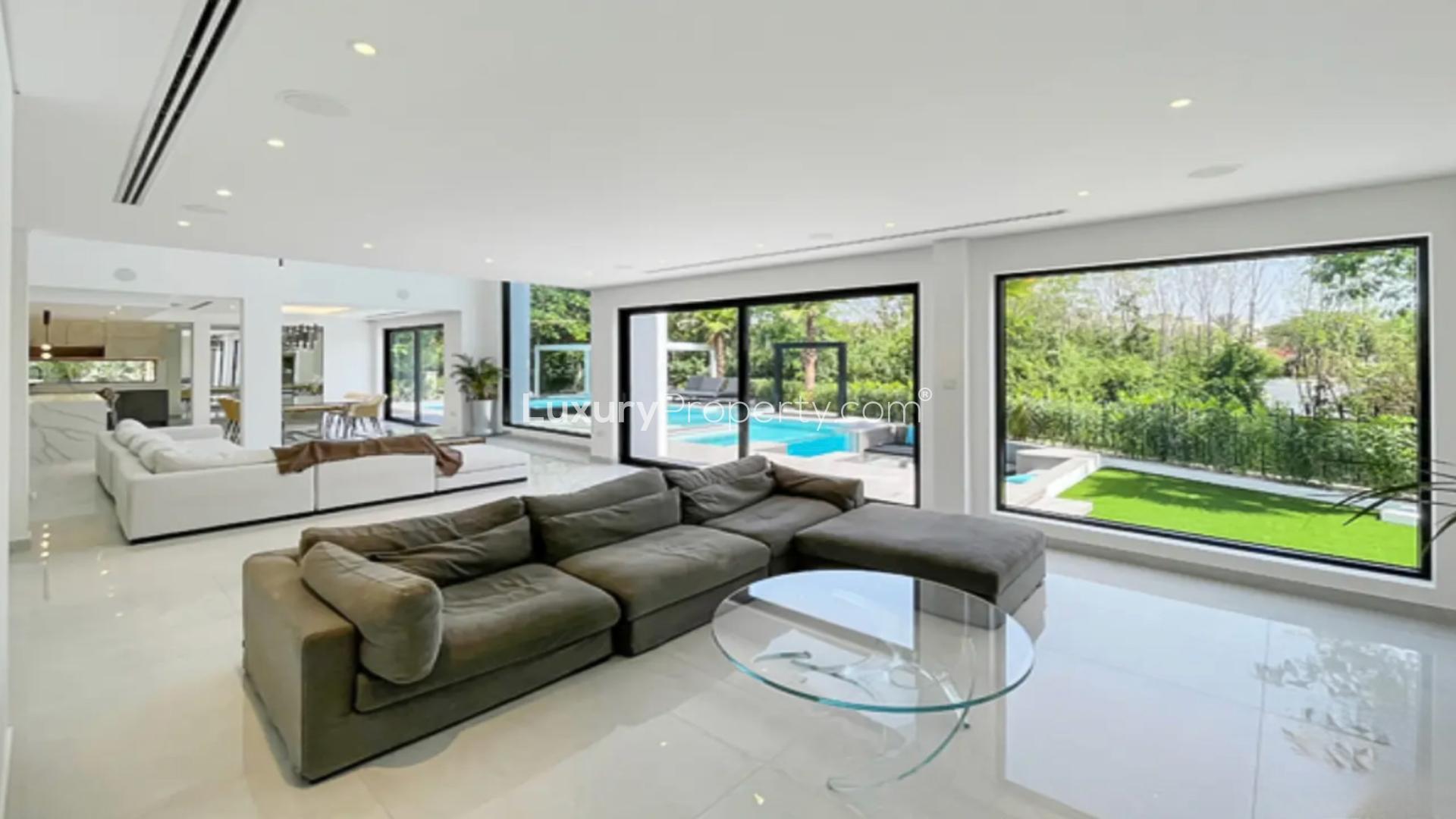 Luxurious villa with private pool and lush park view in Jumeirah Islands, Cluster 22