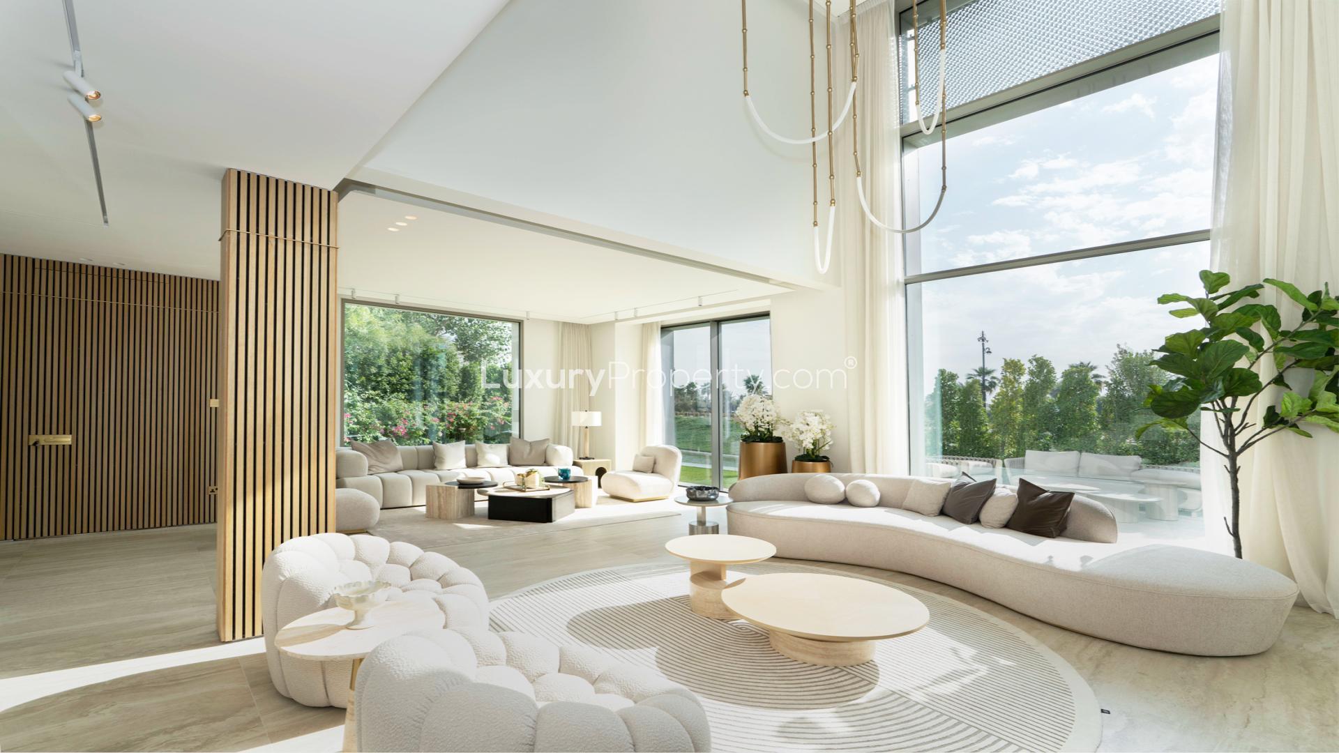 Modern 4-bedroom villa with pool and garden in Jumeirah Islands, Islamic Clusters