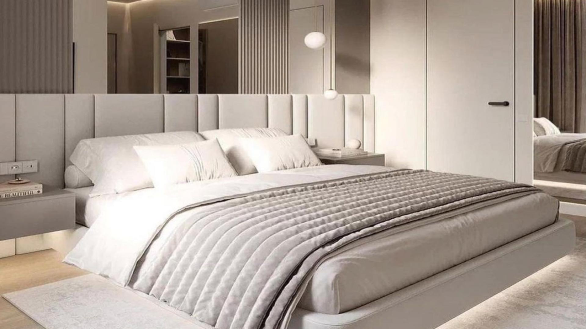 Luxurious master bedroom in fully upgraded 4-bedroom villa, Jumeirah Islands, Islamic Clusters