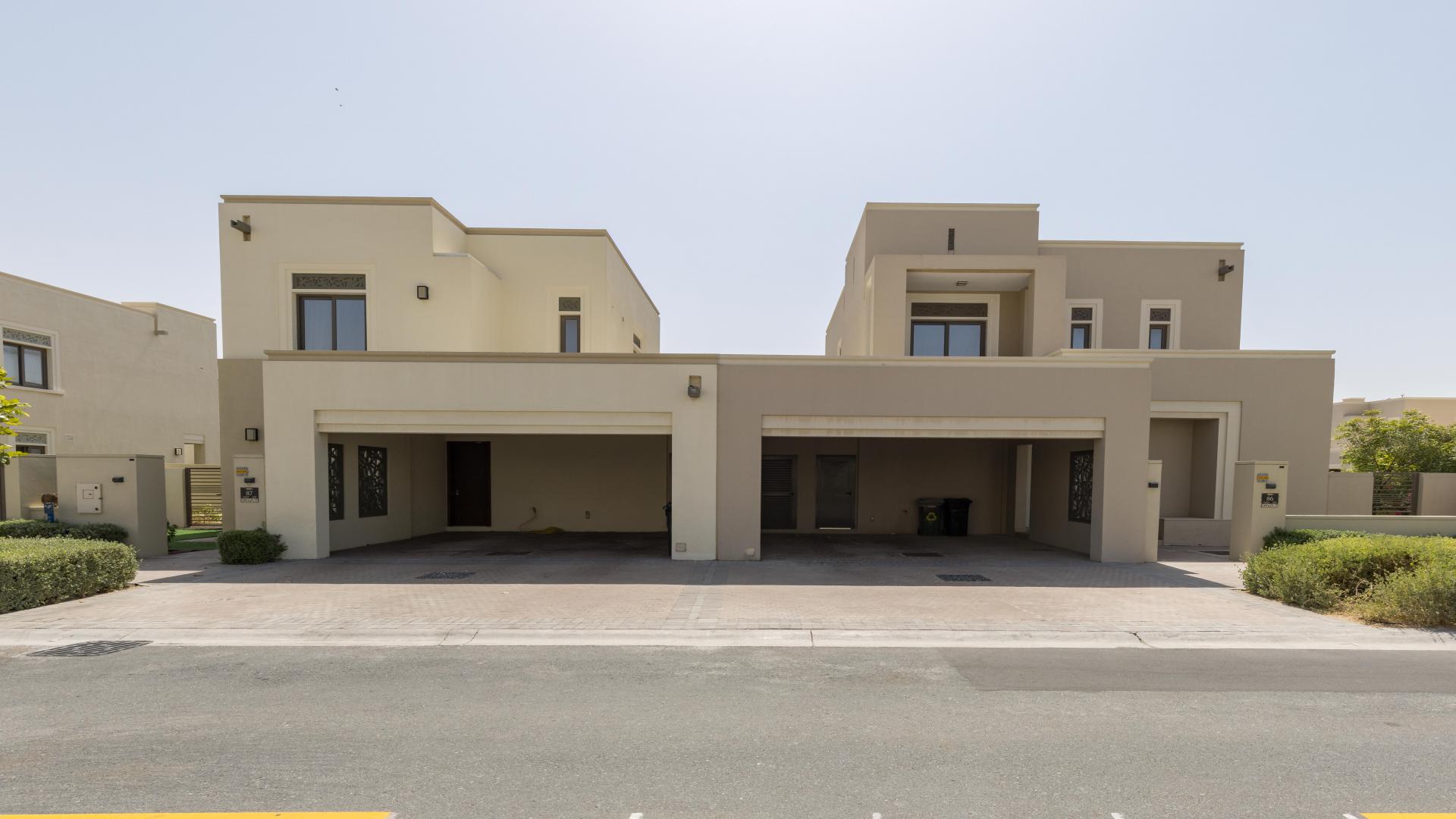 Exterior view of single-row 4-bedroom villa in Azalea, Arabian Ranches 2