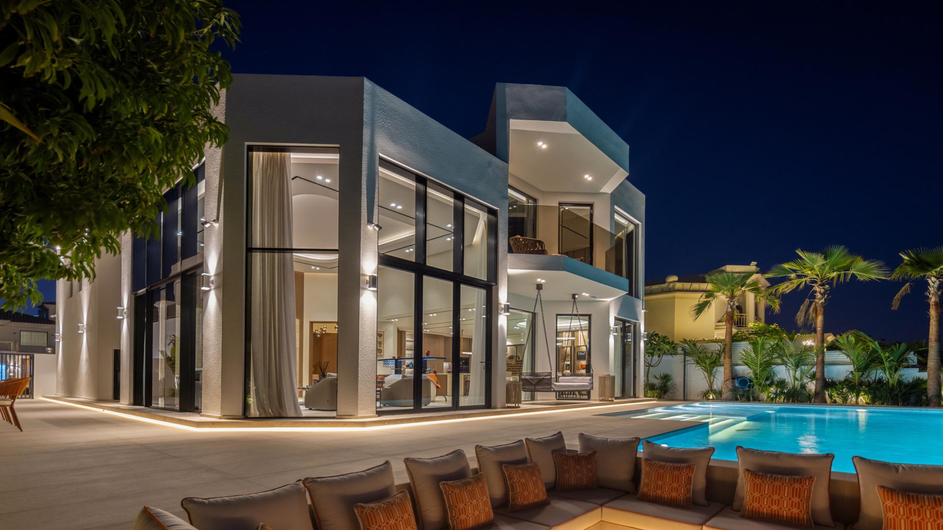 Modern 4-bedroom villa for sale on Palm Jumeirah, featuring sleek architecture and lush landscaping