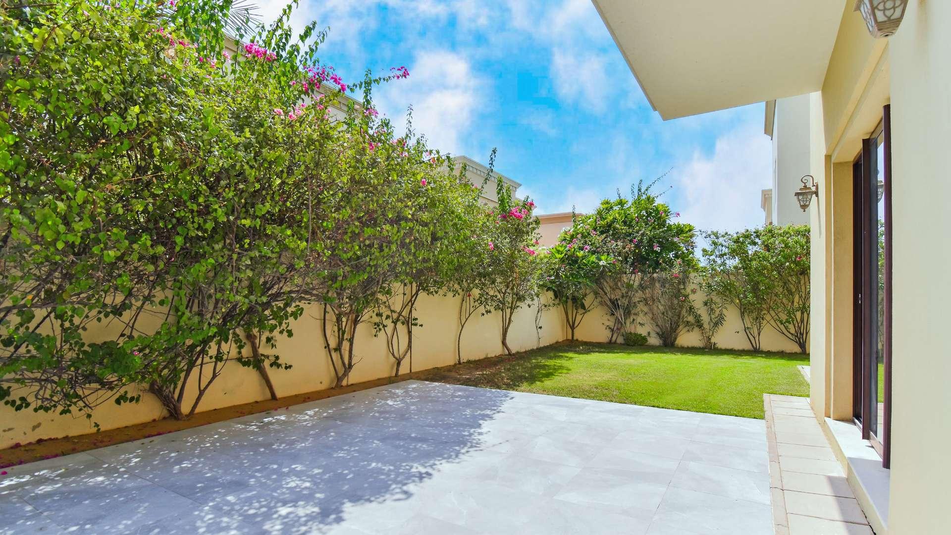 "Private garden view of 4-bedroom villa for sale in Casa, Arabian Ranches 2.",Modern kitchen with wooden cabinets in 4-bedroom villa, Casa, Arabian Ranches 2