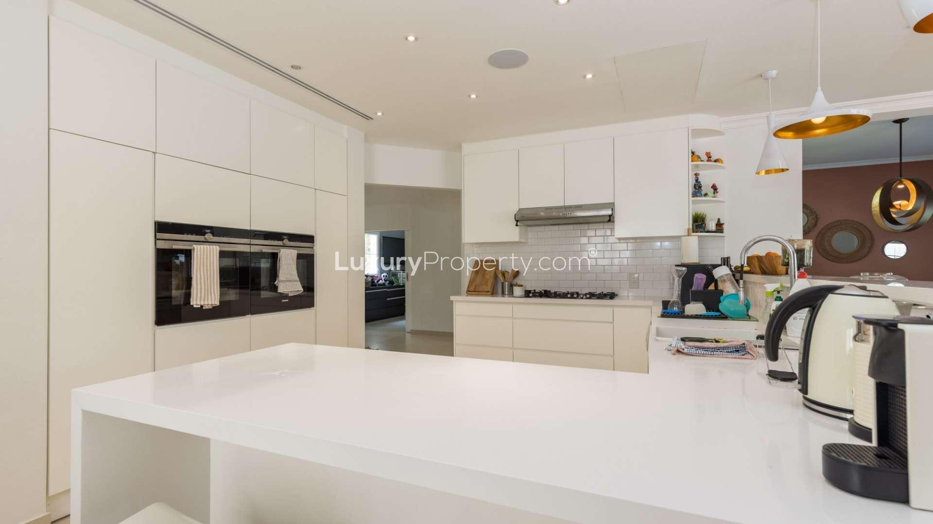 Modern kitchen in fully upgraded 4-bedroom villa for sale, The Lakes, Deema community
