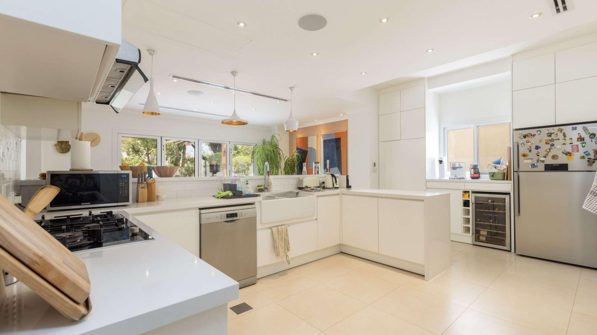 Modern kitchen in fully upgraded 4-bedroom villa, Deema, The Lakes community