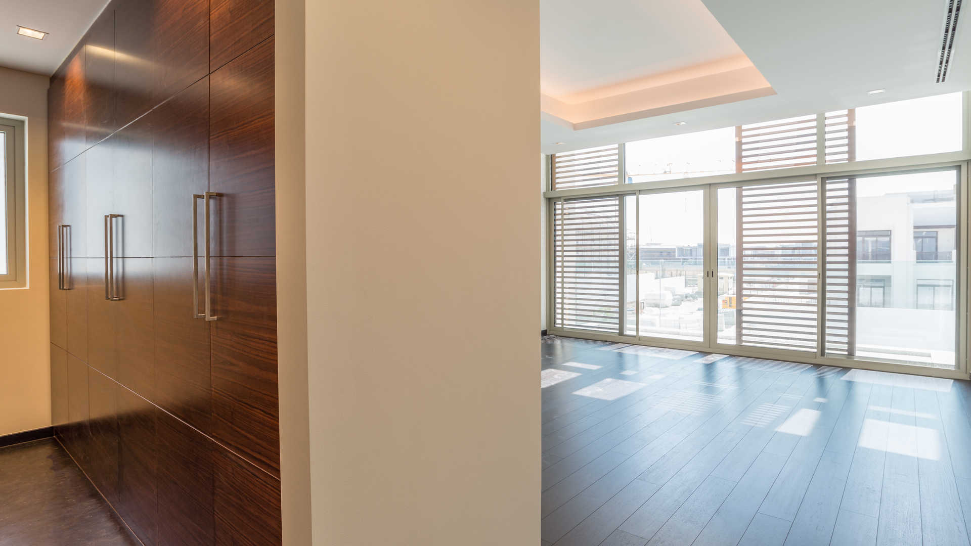 Crystal lagoon view near 4-bedroom villa in District One, Mohammed Bin Rashid City