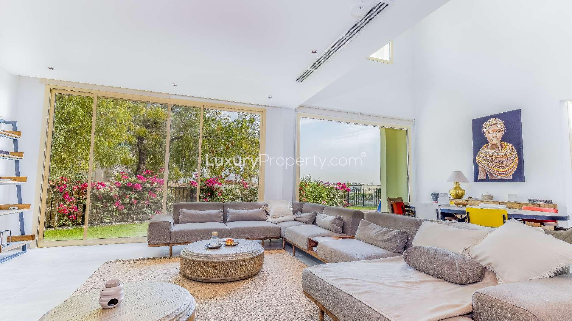 Fully upgraded 4-bedroom villa with garage in Jumeirah Islands, European Clusters, for sale