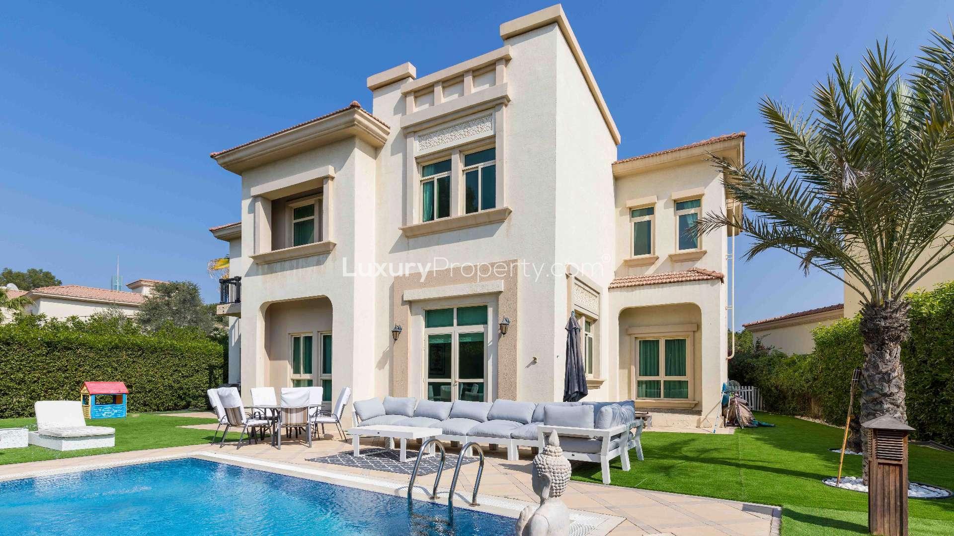 Luxurious 4-bedroom villa with pool in Jumeirah Islands' European Clusters, for sale