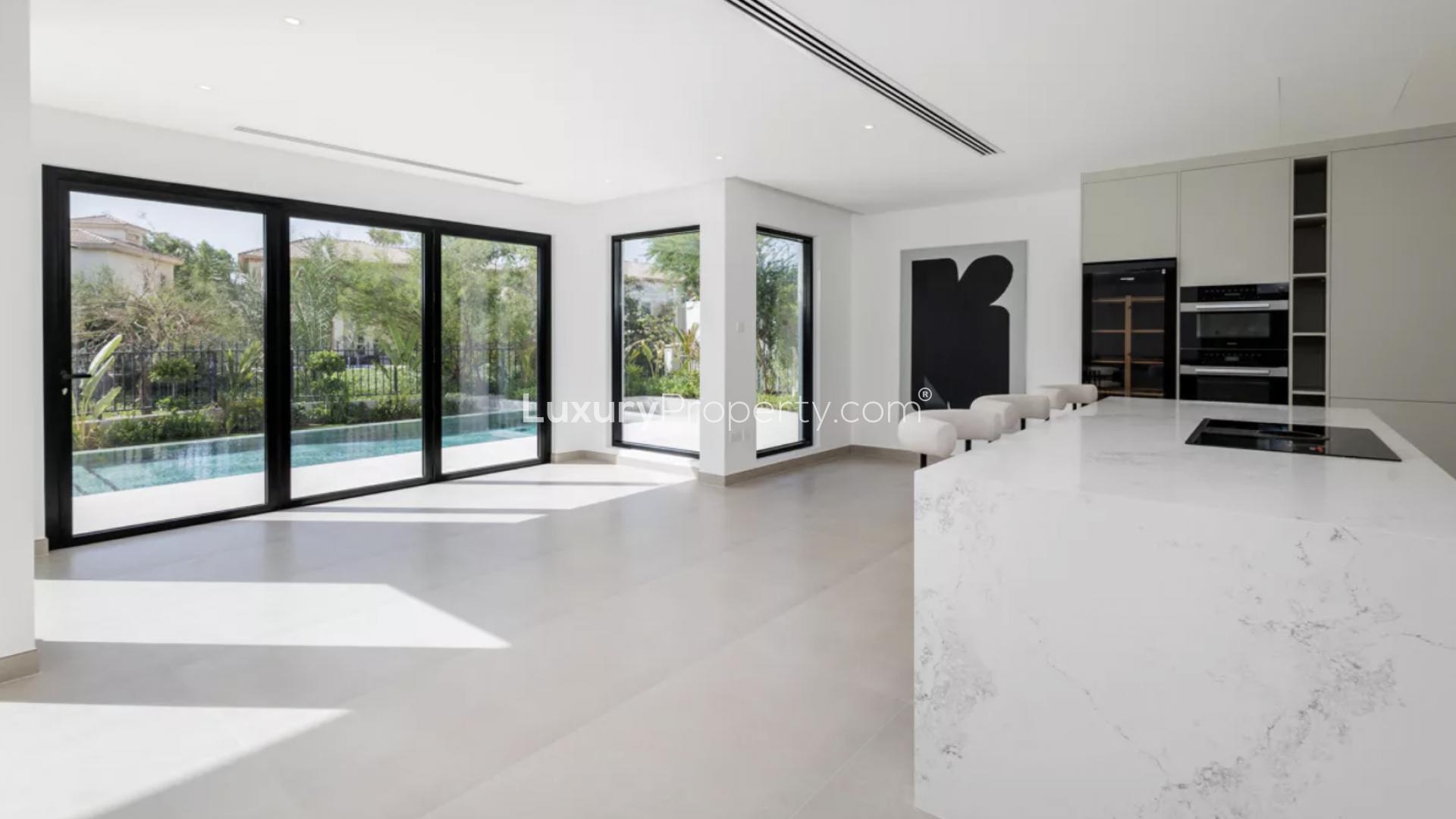 Luxurious villa with modern architecture and private pool in Jumeirah Islands, Dubai