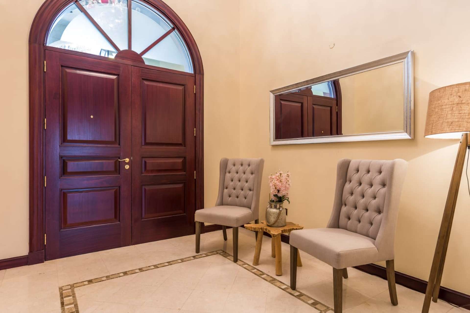 Elegant staircase and grand entrance in Palm Jumeirah Garden Home villa for rent