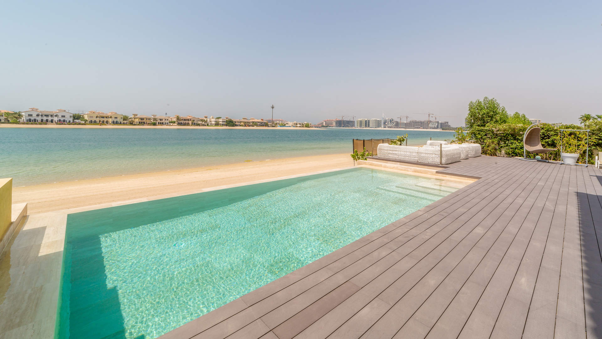 Upgraded 4-bedroom villa with pool, Palm Jumeirah, Garden Homes, exterior view