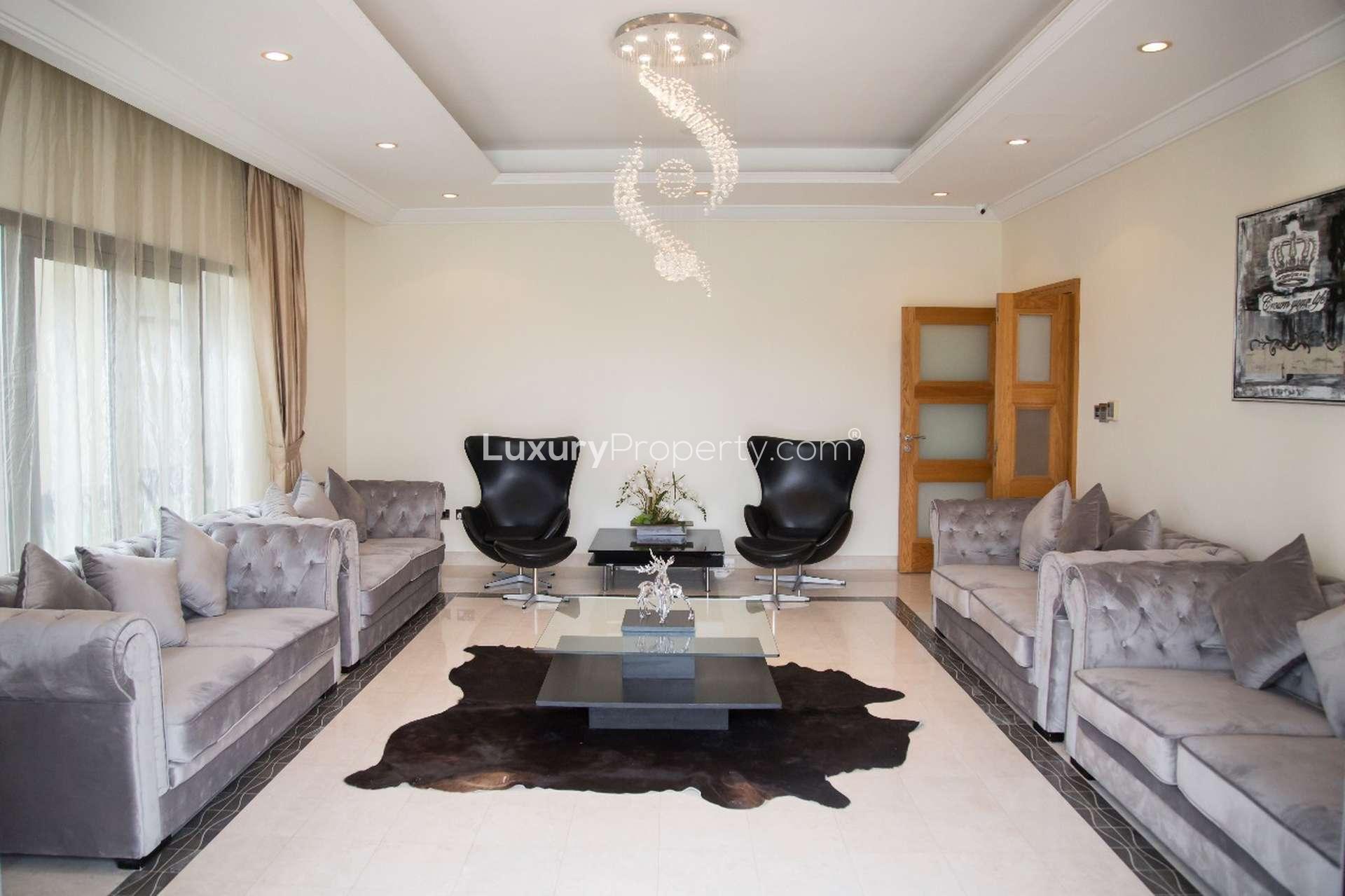 Upgraded 4-bedroom villa for sale, Palm Jumeirah, Garden Homes, exterior view