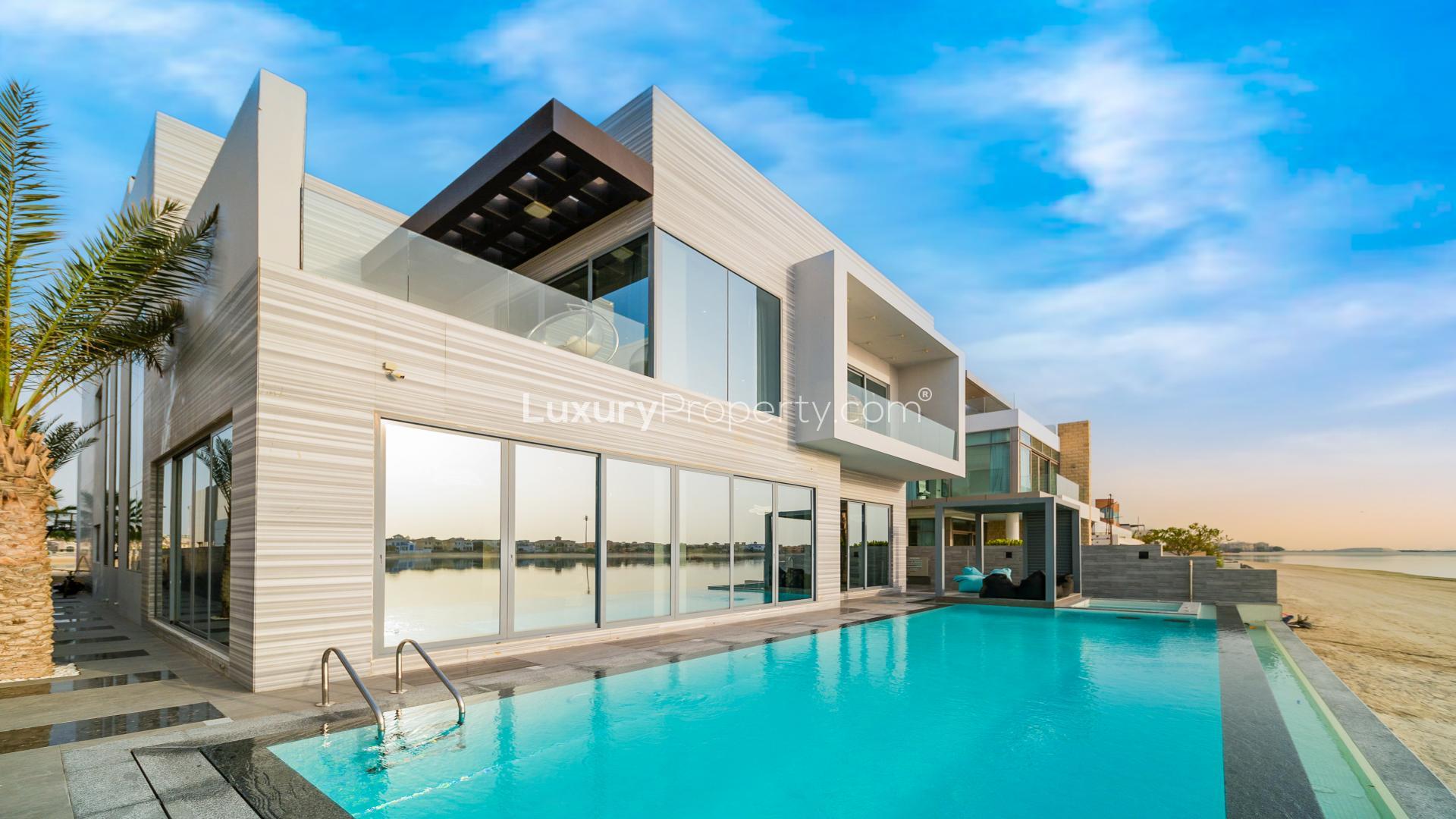 Custom-Built 4 Bedroom Garden Home for Sale in Palm Jumeirah, Dubai