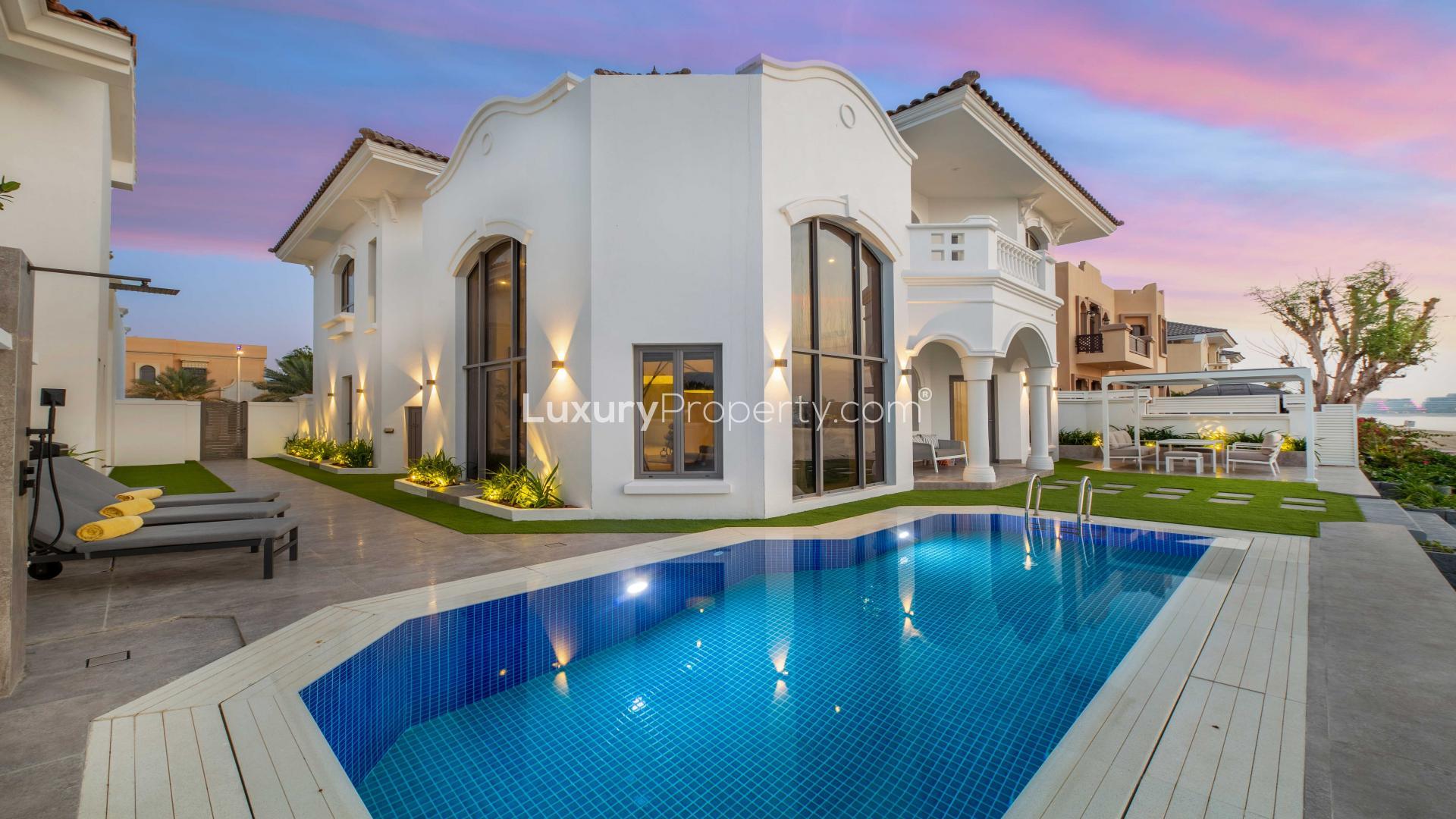 Exquisite 4-bedroom villa exterior with private garden on Palm Jumeirah, Frond L, for rent