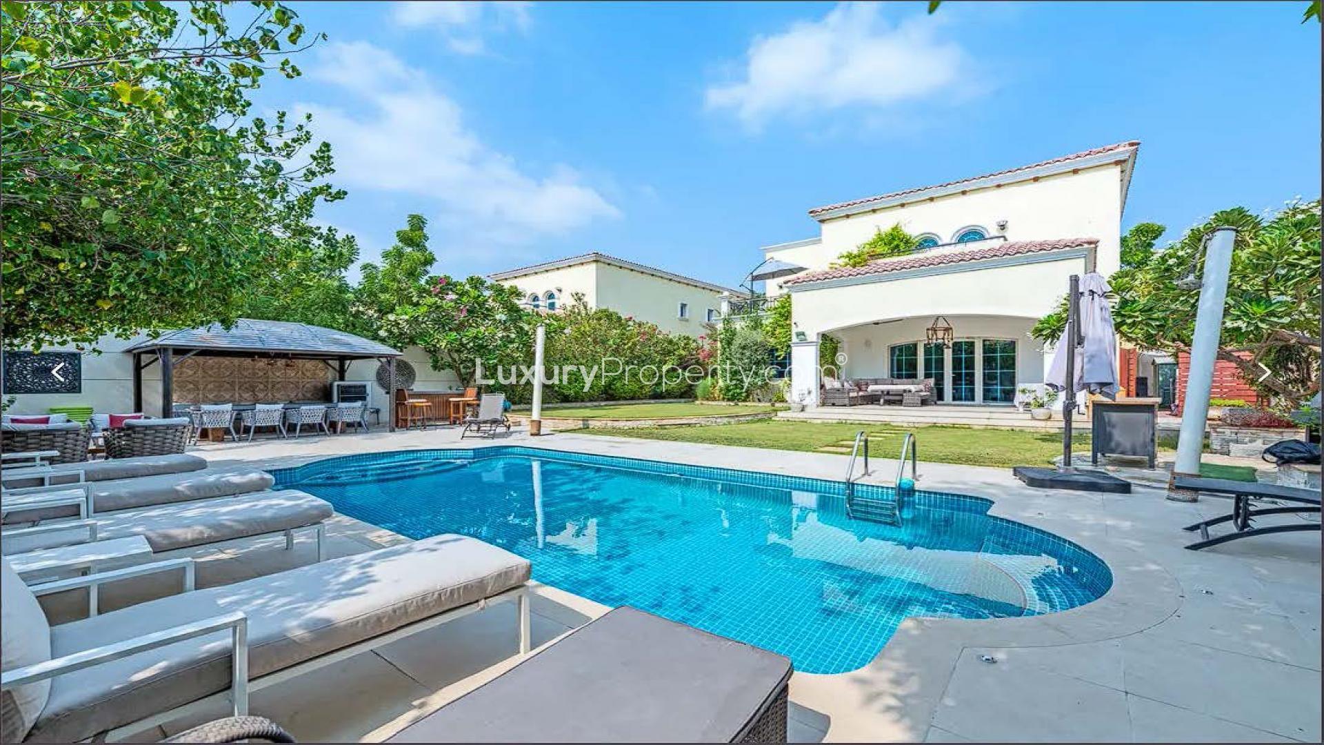 Luxurious living room in 4-bedroom Jumeirah Park Legacy villa, featuring elegant decor and chandeliers