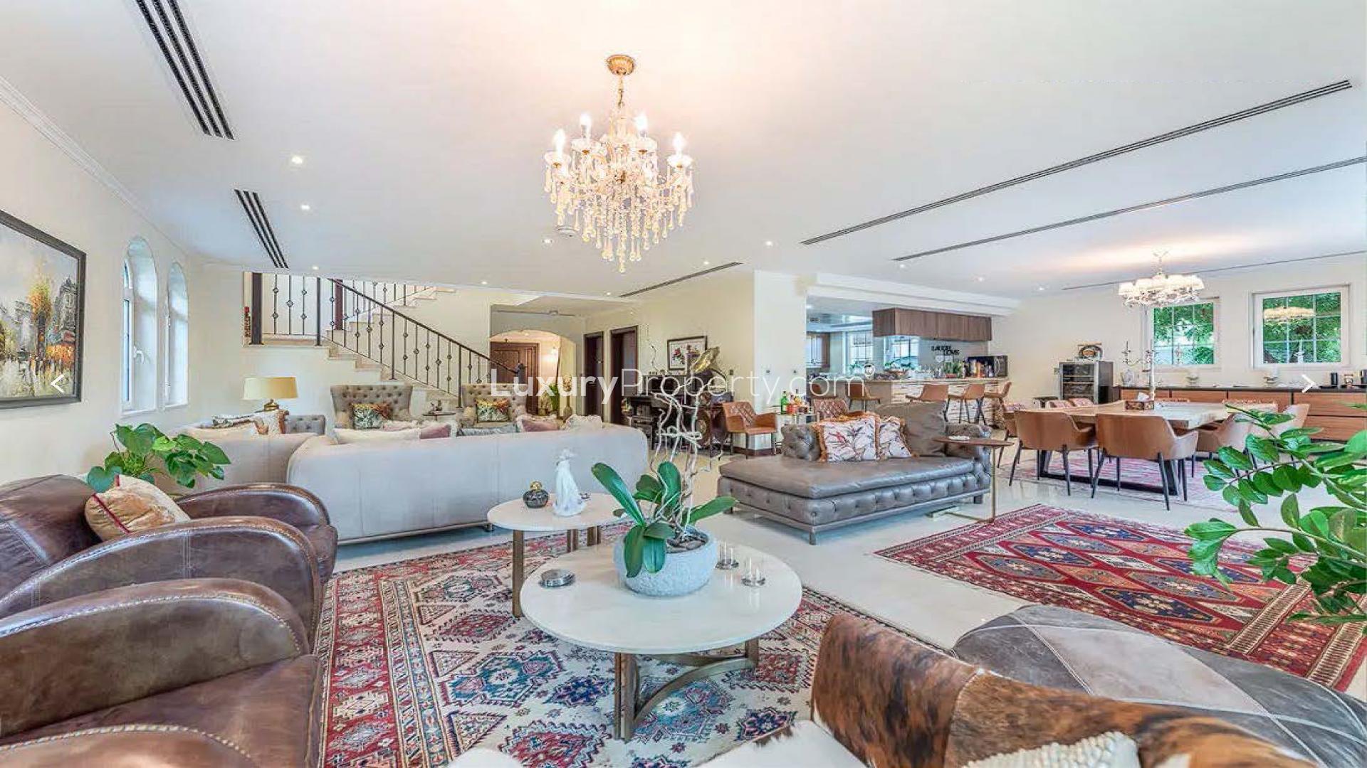 Luxurious poolside view of 4-bedroom villa in Jumeirah Park Legacy, Dubai for sale