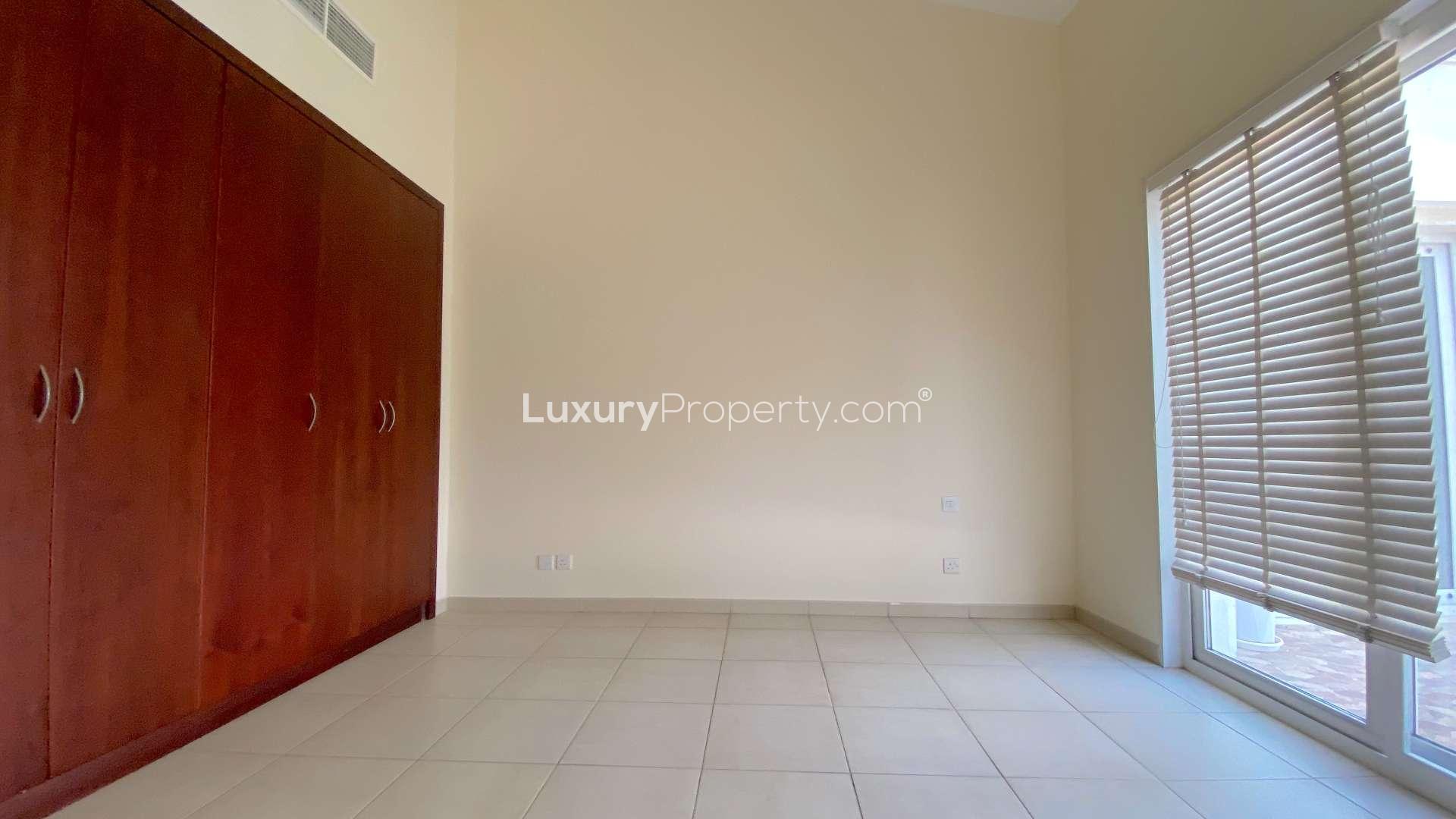 Spacious villa kitchen and living area in Green Community West, LP12189