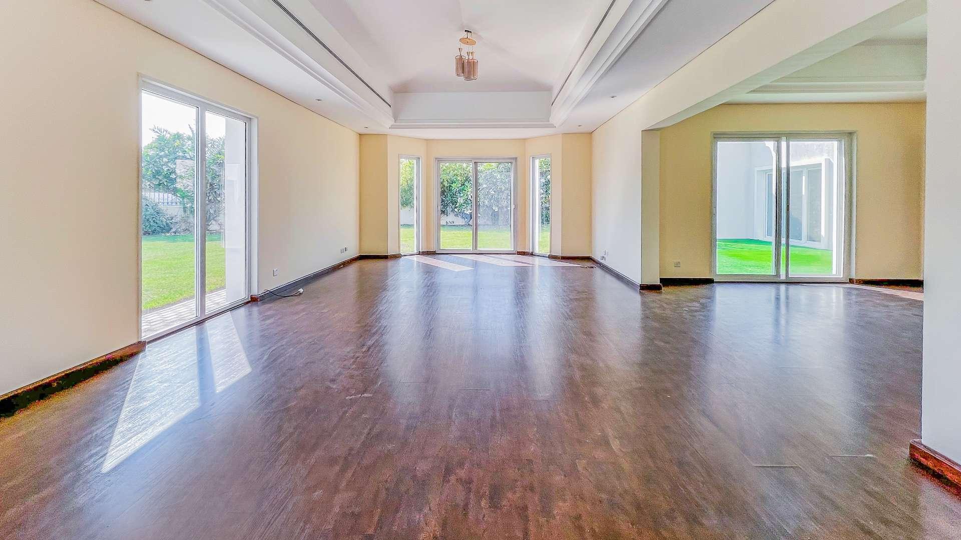 Spacious living room with wooden floors in Green Community West villa for sale