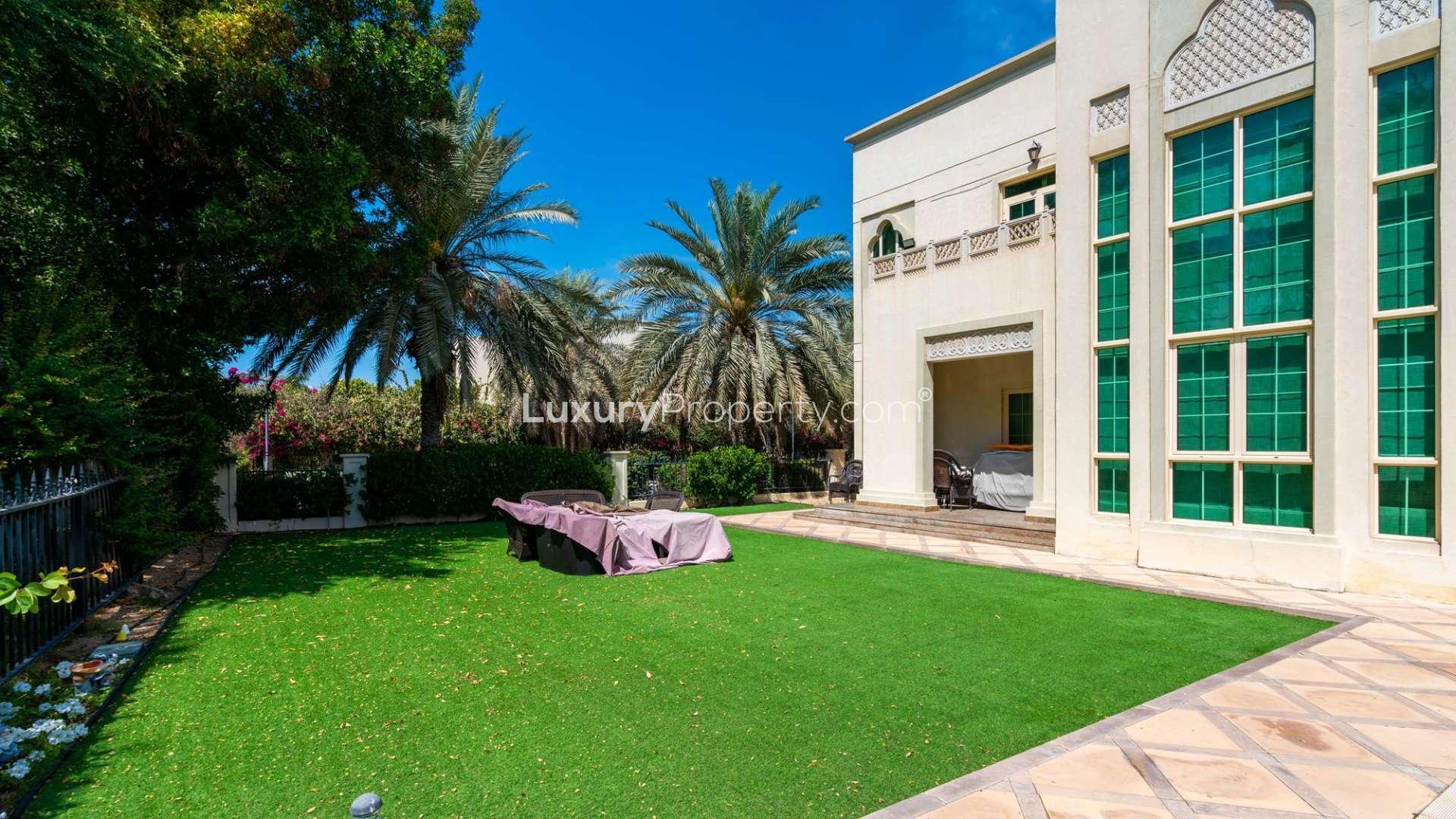 Mamluki-style villa with pool and garden in Jumeirah Islands, Islamic Clusters