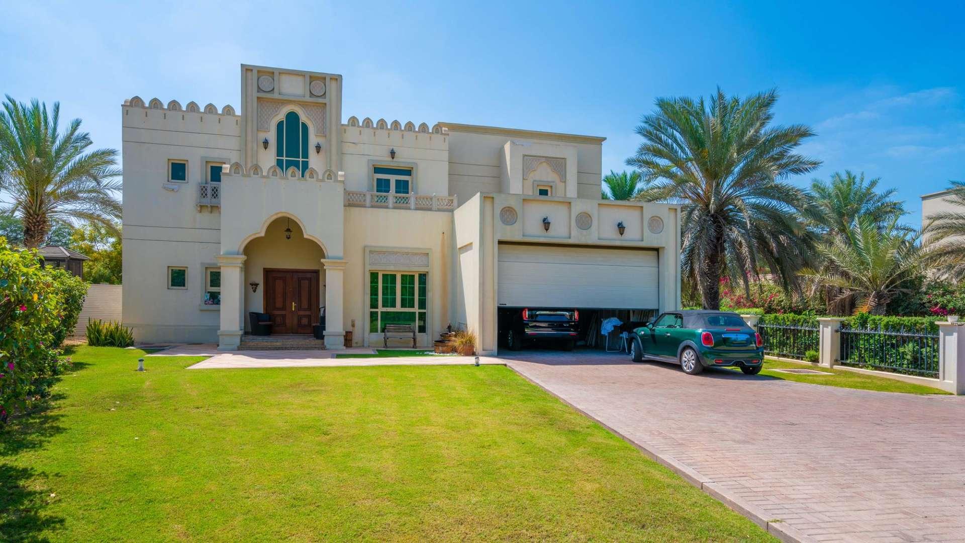 Mamluki-style corner villa with pool in Jumeirah Islands, Islamic Clusters, 4 bedrooms, for sale