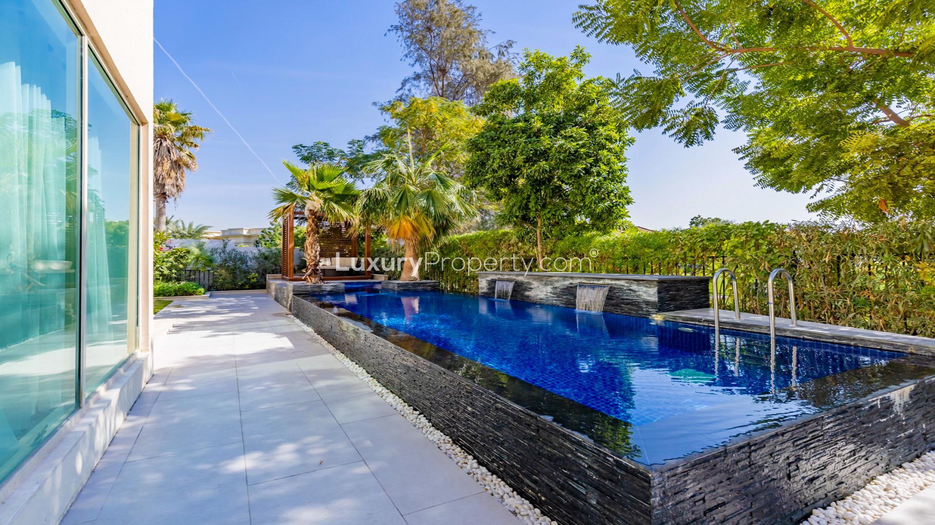 Exclusive 4-bedroom villa with lush garden in Jumeirah Islands, Islamic Clusters, for sale