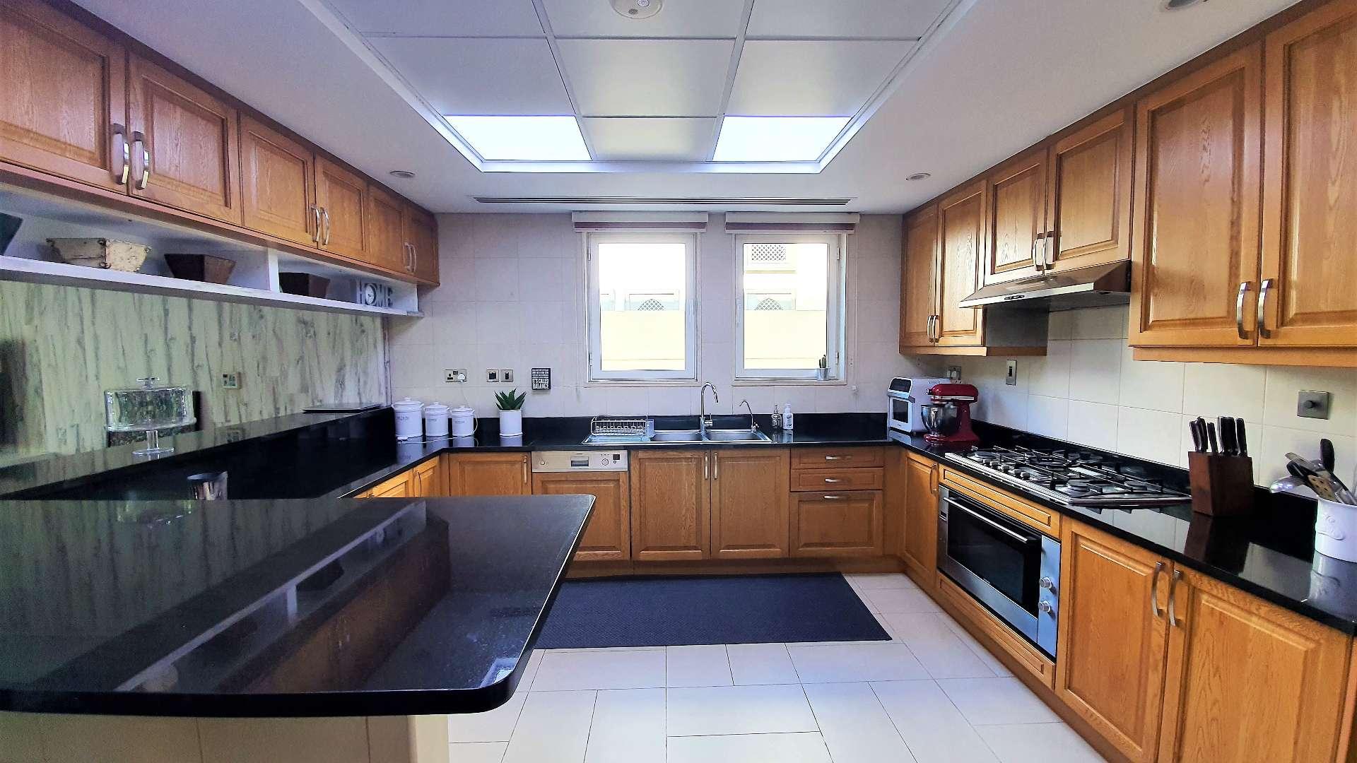 Spacious living area in Jumeirah Park villa with modern kitchen and elegant decor