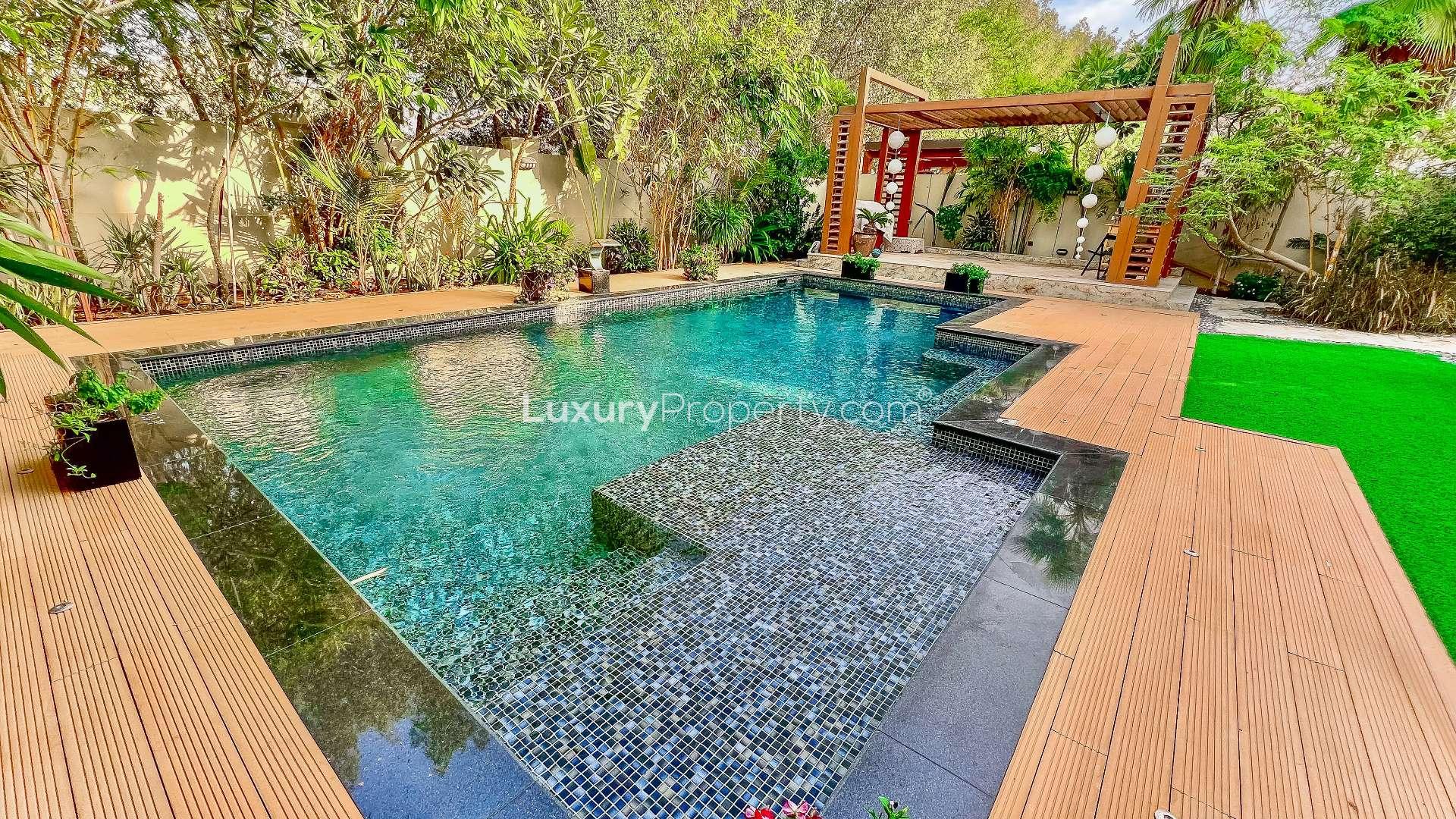 Luxurious upgraded villa pool in Legacy Nova Villas, Jumeirah Park, for sale