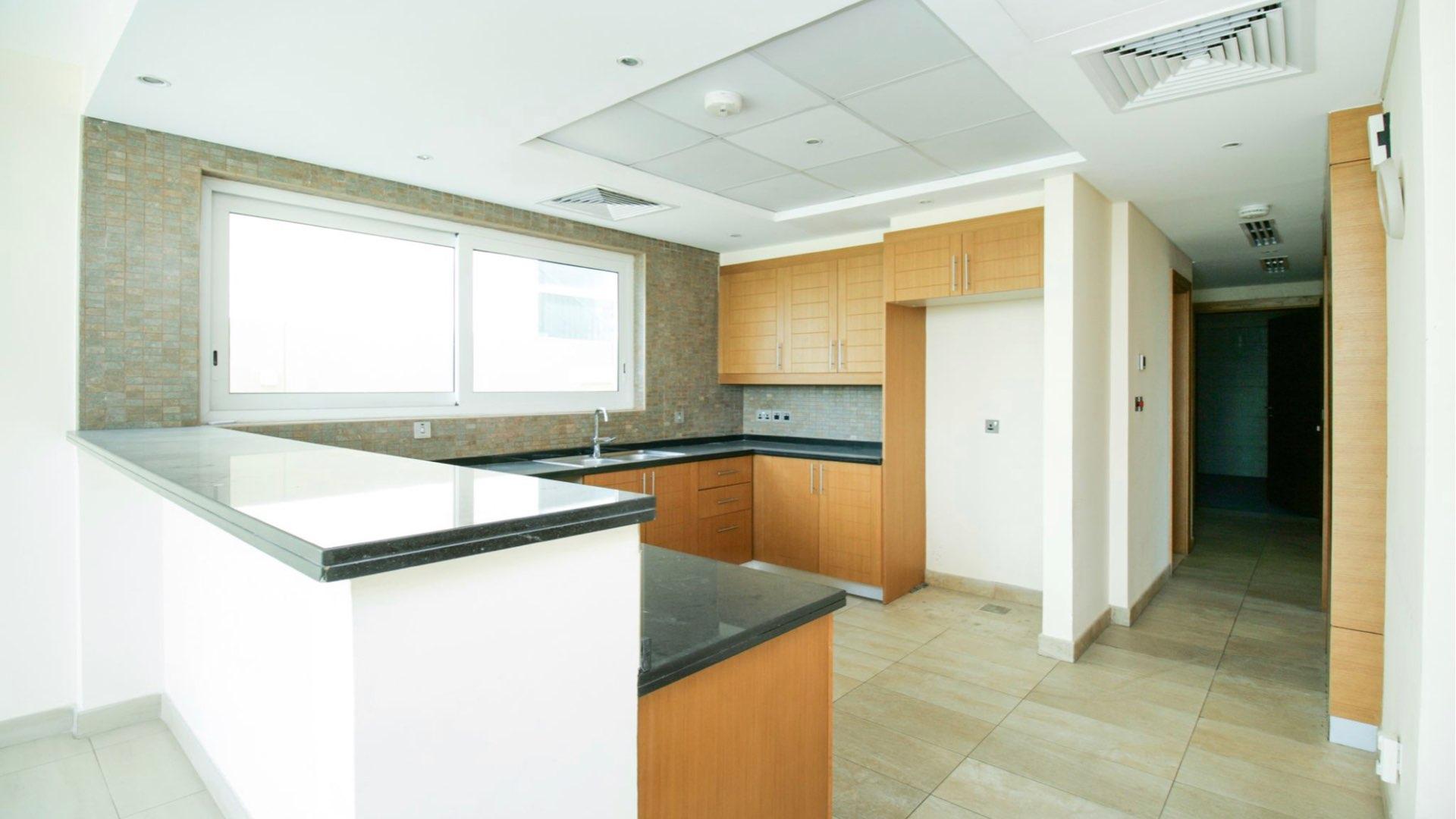 Spacious living area in 4-bedroom villa for sale, Jumeirah Park, Dubai, Legacy Nova