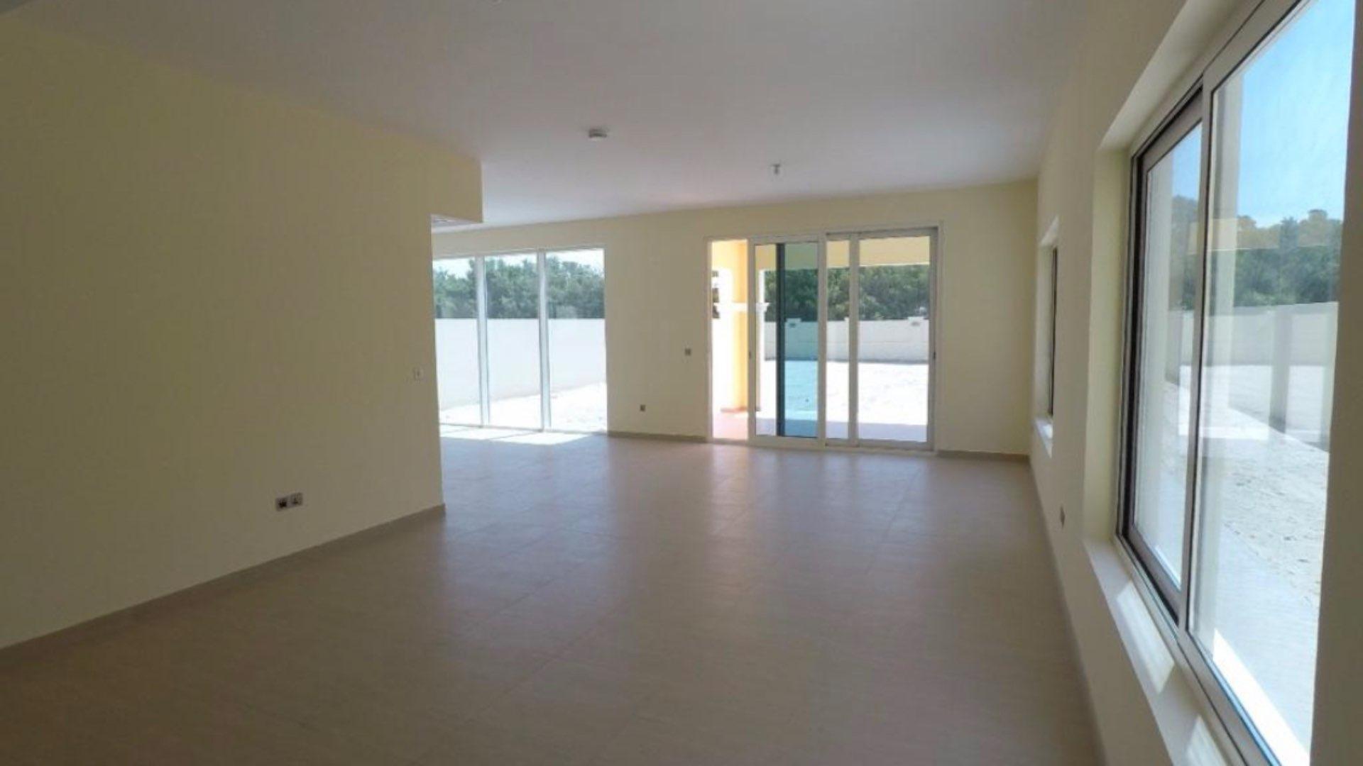 Spacious terrace in 4-bedroom villa, Legacy Nova, Jumeirah Park, Dubai, for sale