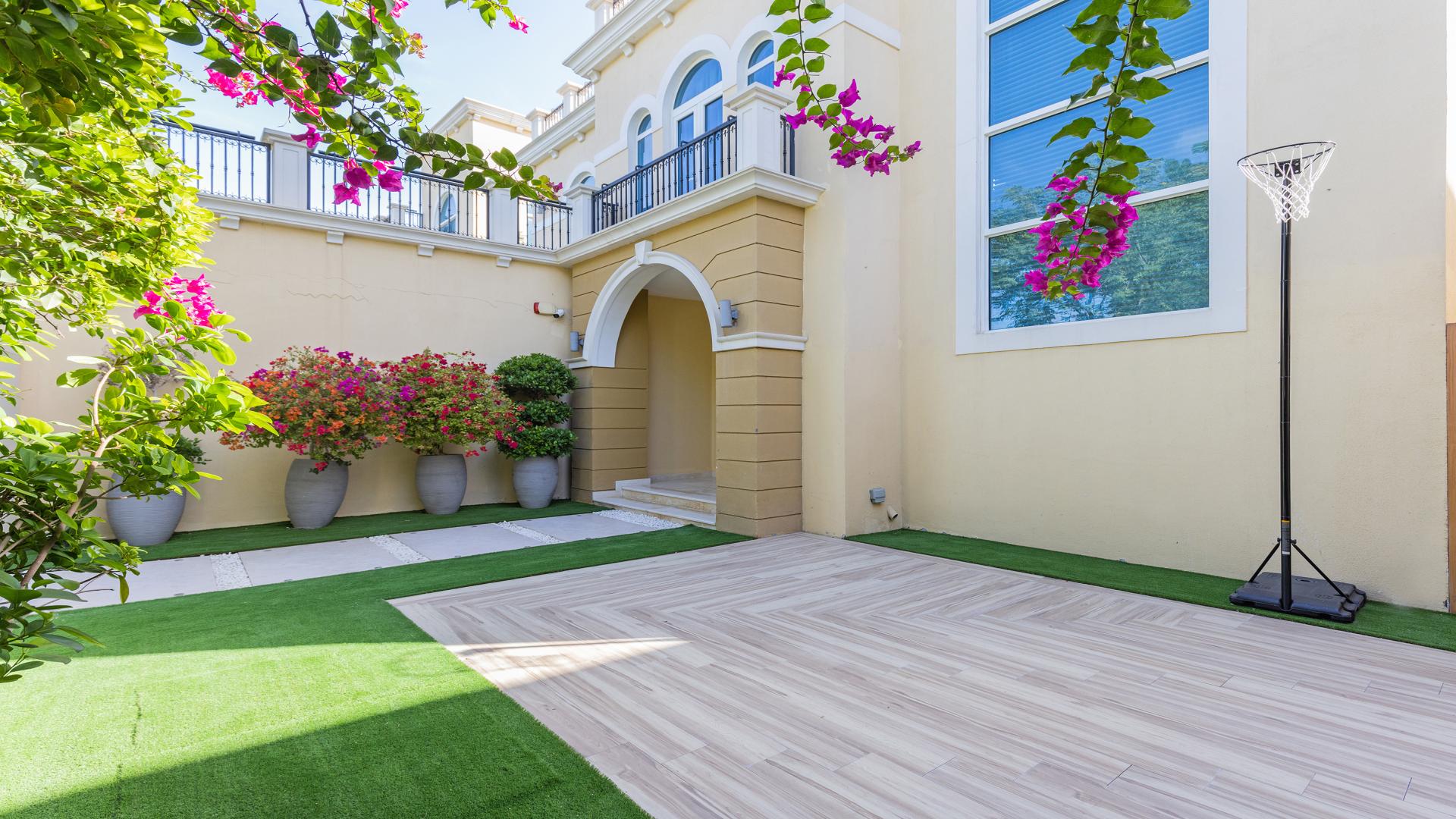 Exterior view of upgraded villa in Jumeirah Park's Legacy Nova Villas community
