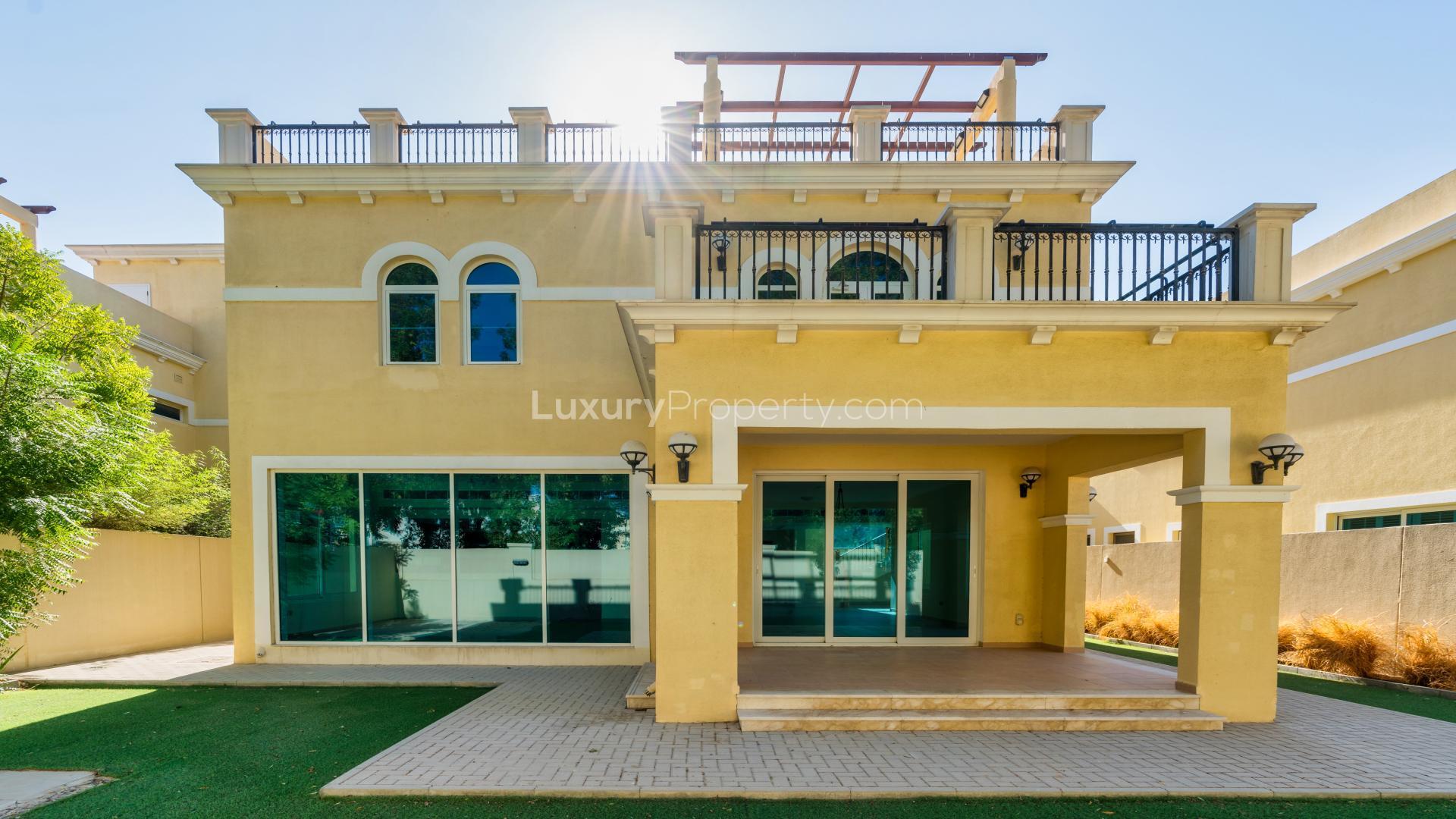 Elegant 4-bedroom Legacy Nova Villa exterior in Jumeirah Park