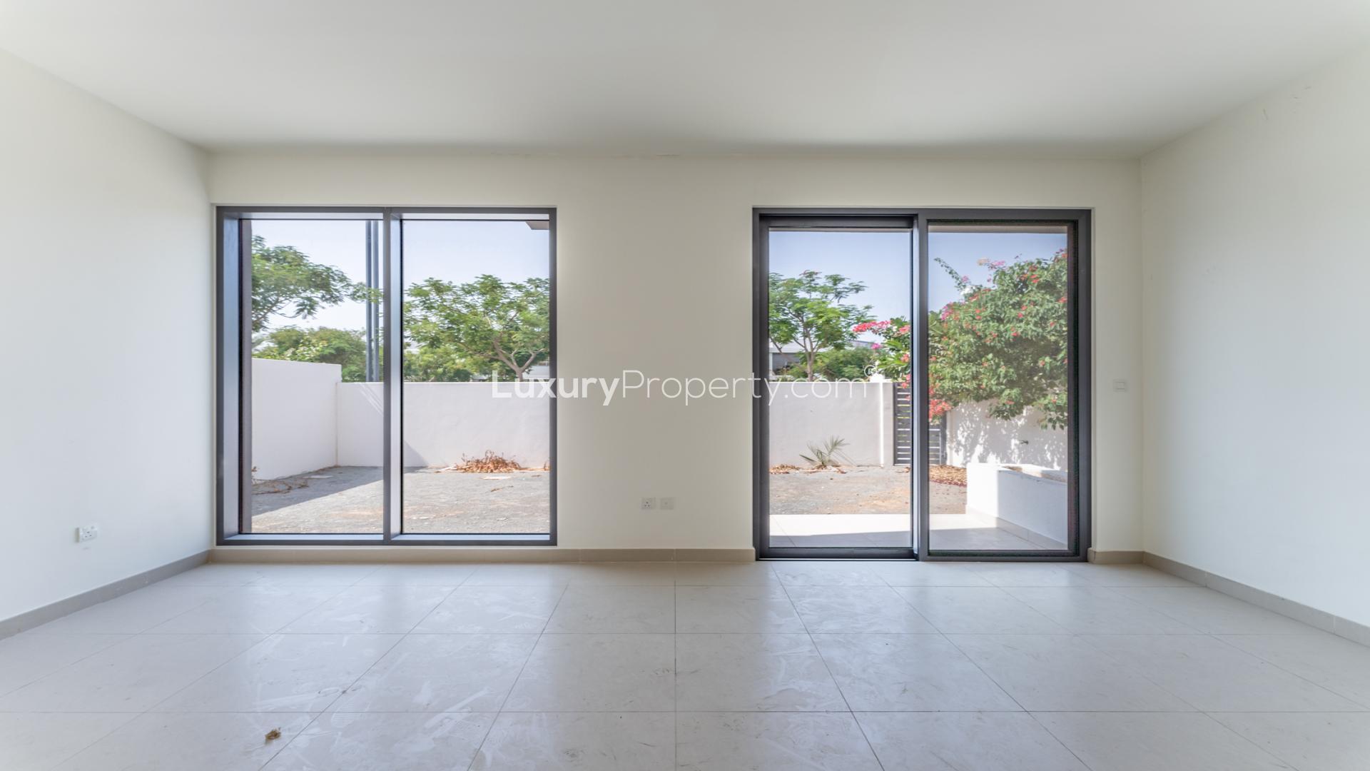 Modern kitchen in 4-bedroom villa for sale, Maple 3, Dubai Hills Estate