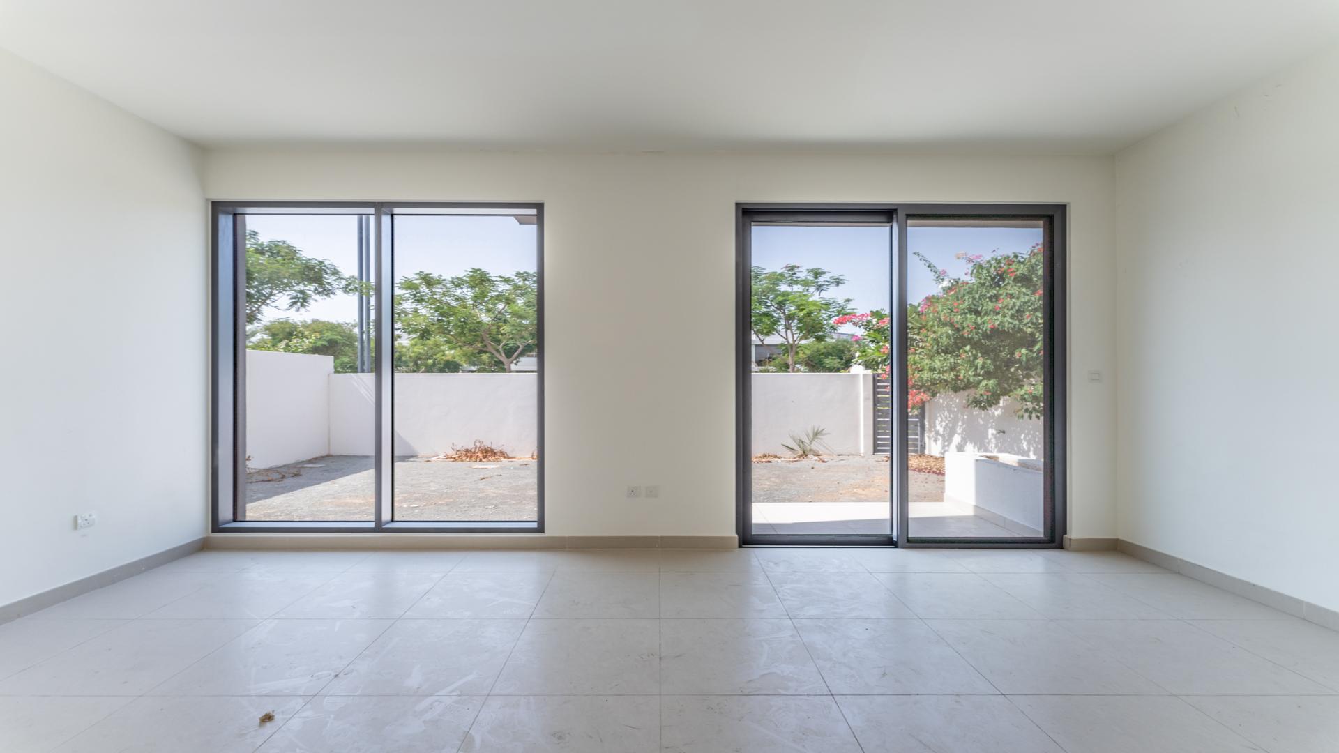 Modern kitchen in 4-bedroom villa for sale, Maple 3, Dubai Hills Estate