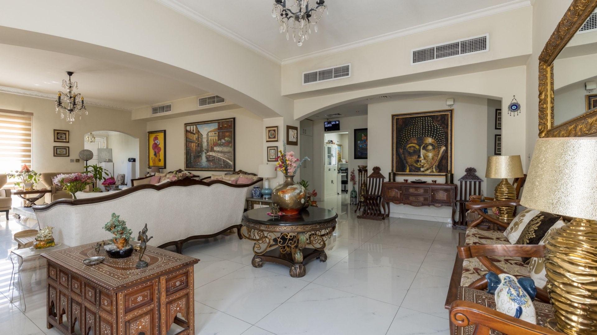 Lovely villa garden in Meadows 9 with patio and lush greenery, LP14574 for sale