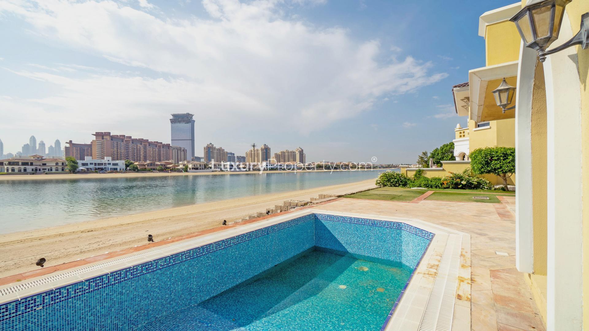 Villa with pool and waterfront view in Palm Jumeirah Garden Homes, Dubai