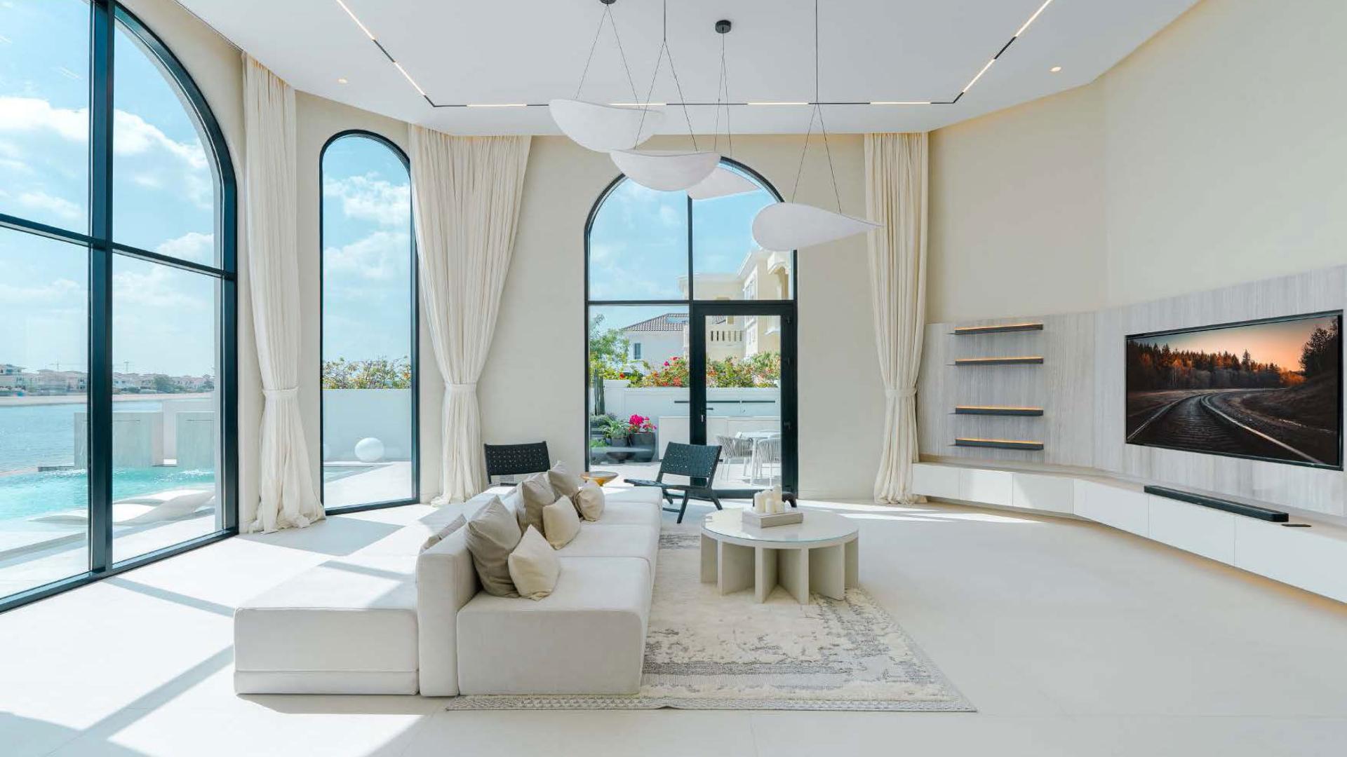 Luxurious Palm Jumeirah villa with pool, modern design, spacious terrace, Garden Homes community