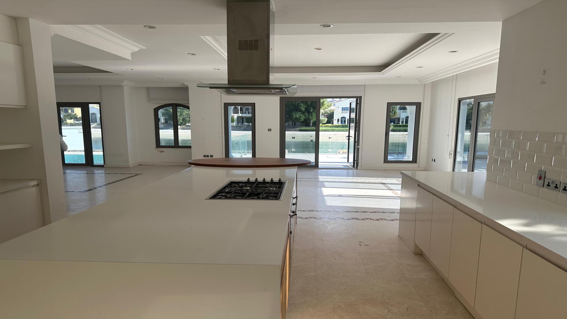 Garden Homes Villa exterior with lush garden, Frond C, Palm Jumeirah, 4 bedrooms, for sale