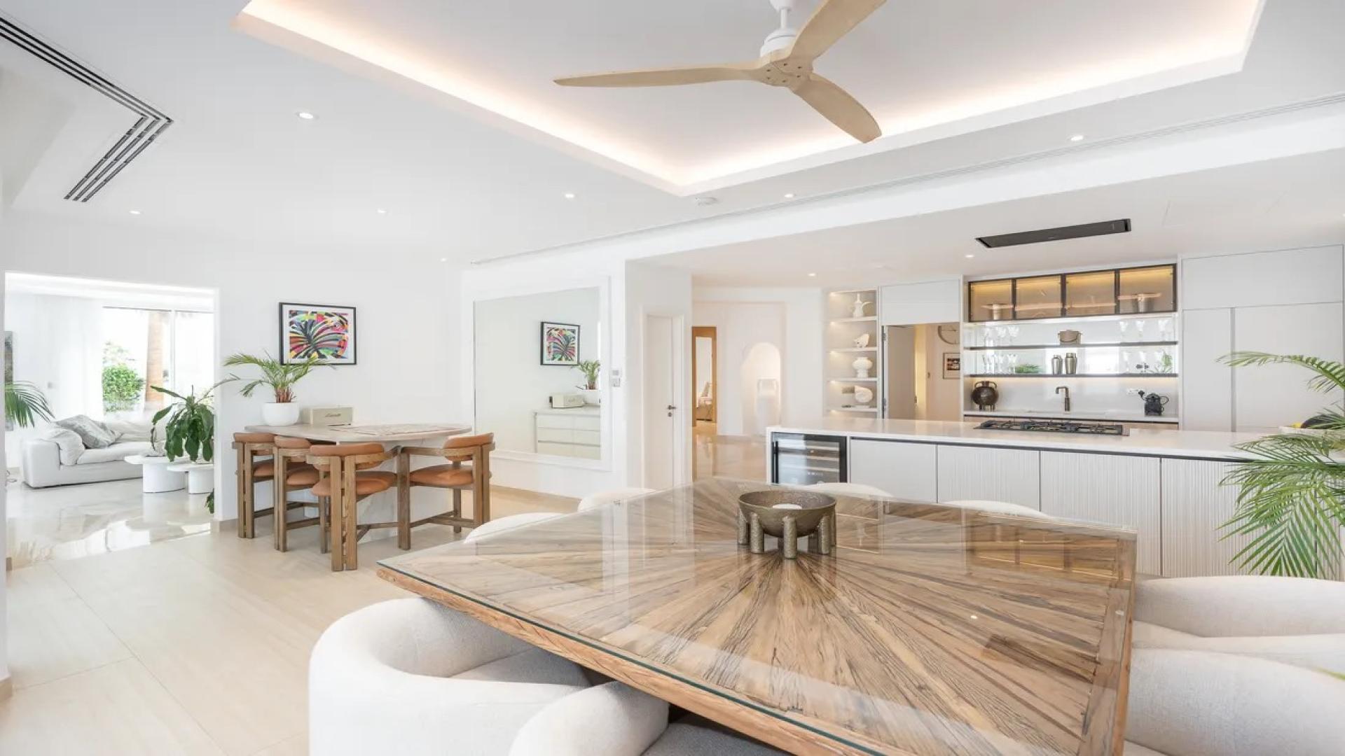 Luxurious Palm Jumeirah villa with pool and garden, Garden Homes, for sale
