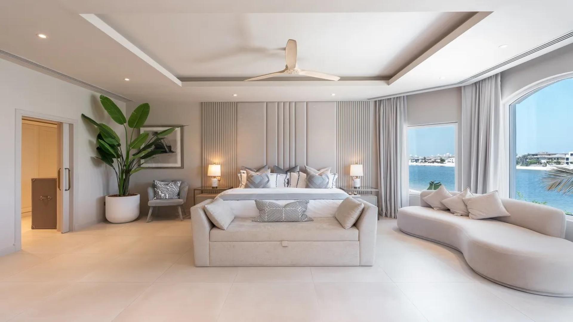 Luxurious Palm Jumeirah villa with pool and garden, Garden Homes, for sale