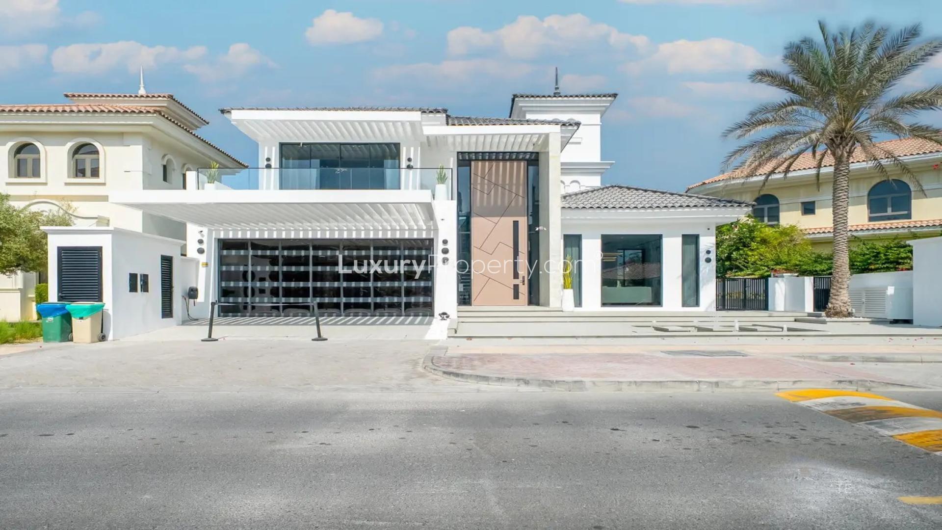 Brand new villa with pool, Palm Jumeirah, sunset view, ample natural light, for sale