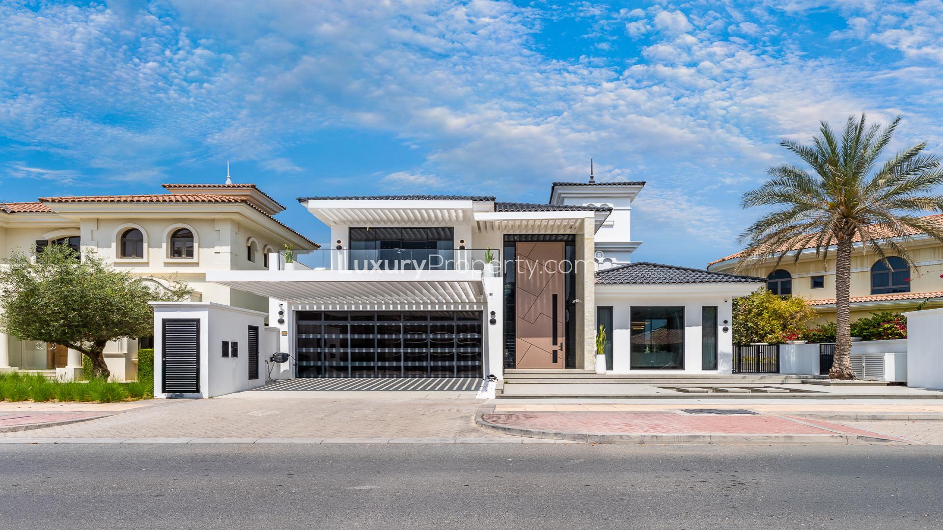 Four-bedroom villa exterior in Garden Homes, Palm Jumeirah, with palm trees and modern design