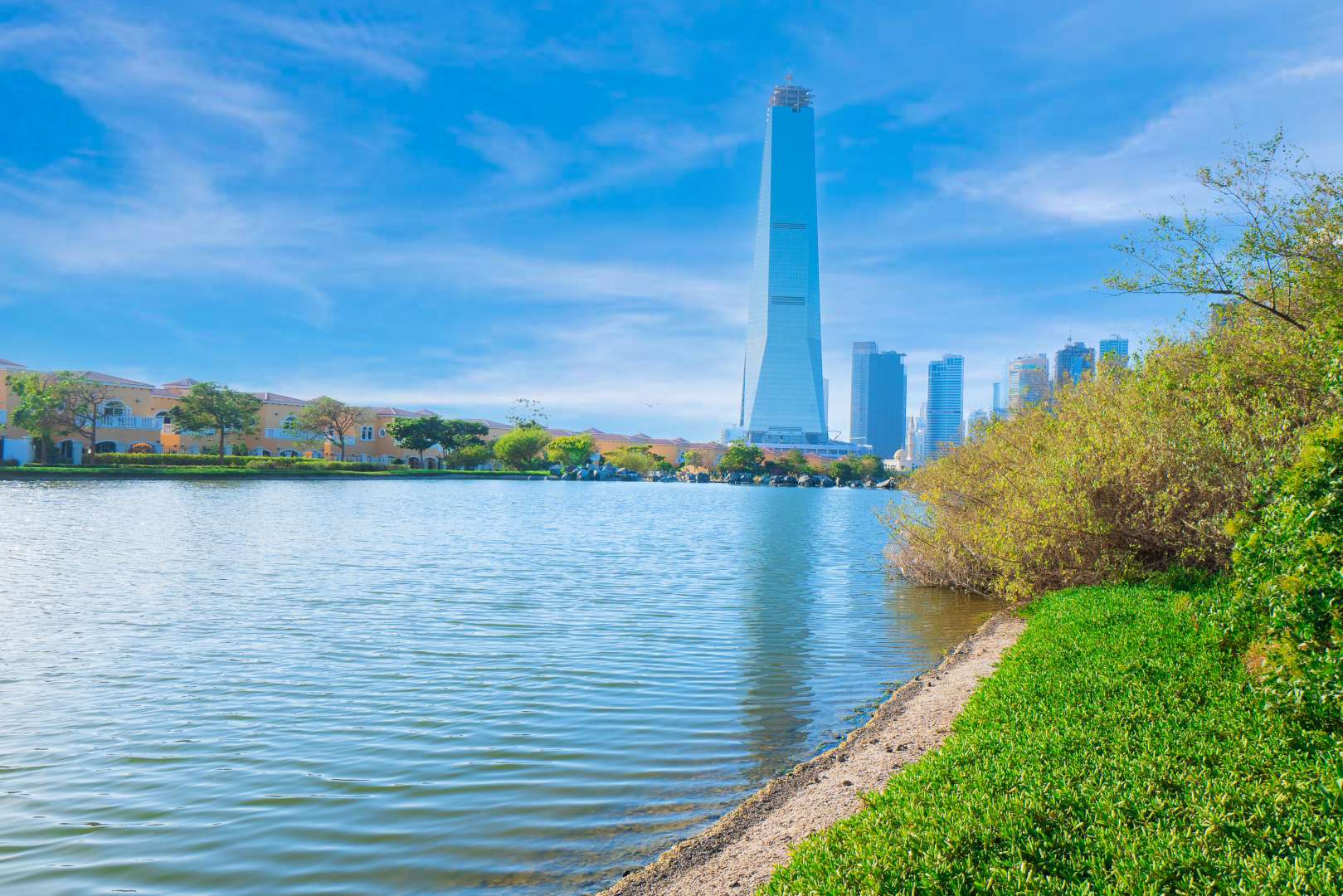 Spacious bedroom with large windows in Jumeirah Islands villa for sale, Oasis Clusters