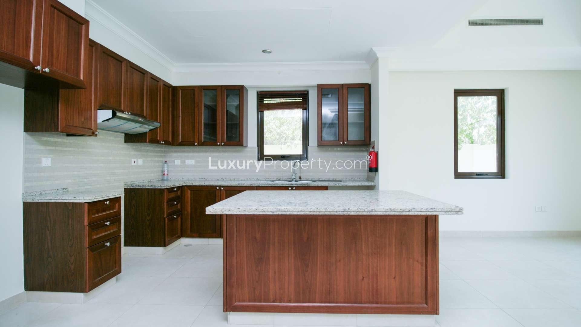 Open-plan kitchen and living area in a villa for rent, Arabian Ranches 2, Palma