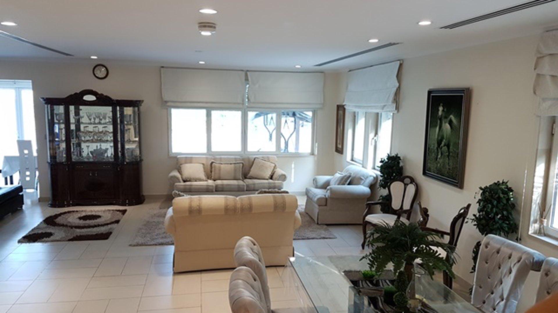 Luxury villa with private pool in quiet Jumeirah Park community, Regional sub-community