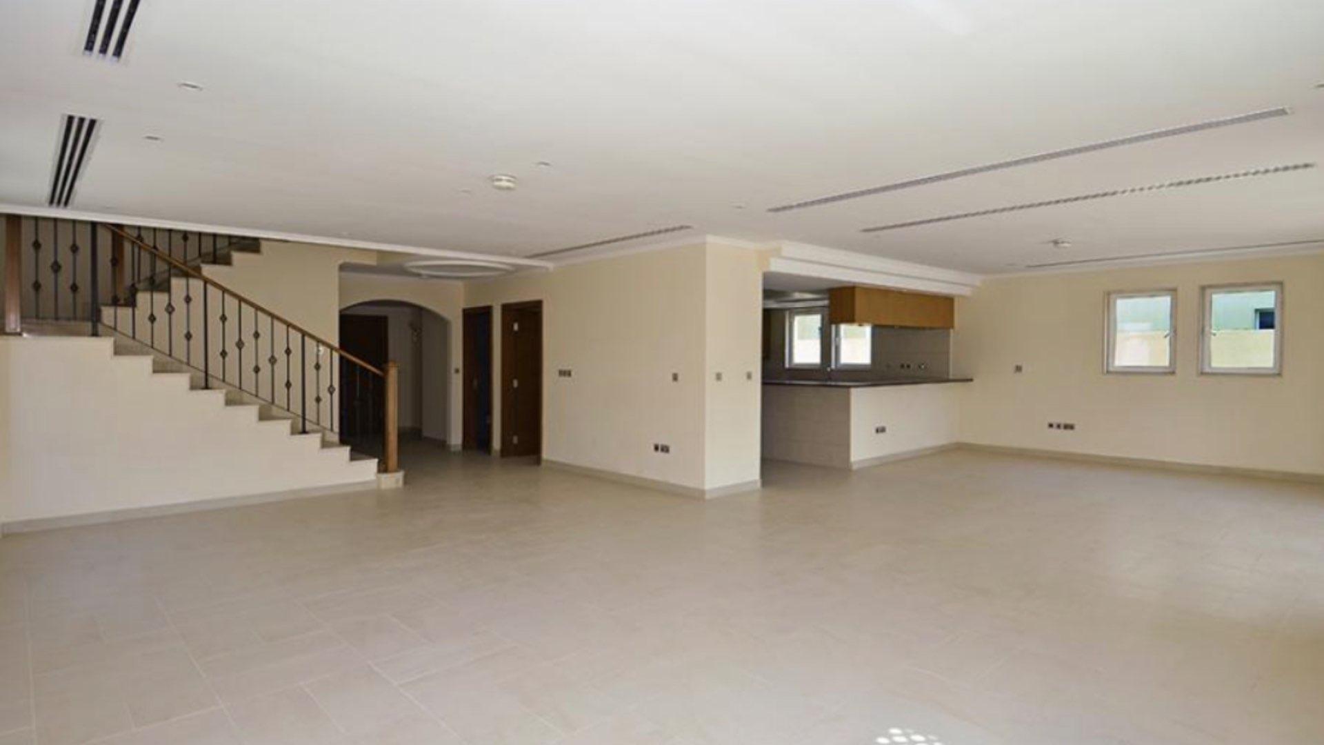 Lush garden with pool in Jumeirah Park villa, spacious outdoor space for relaxation