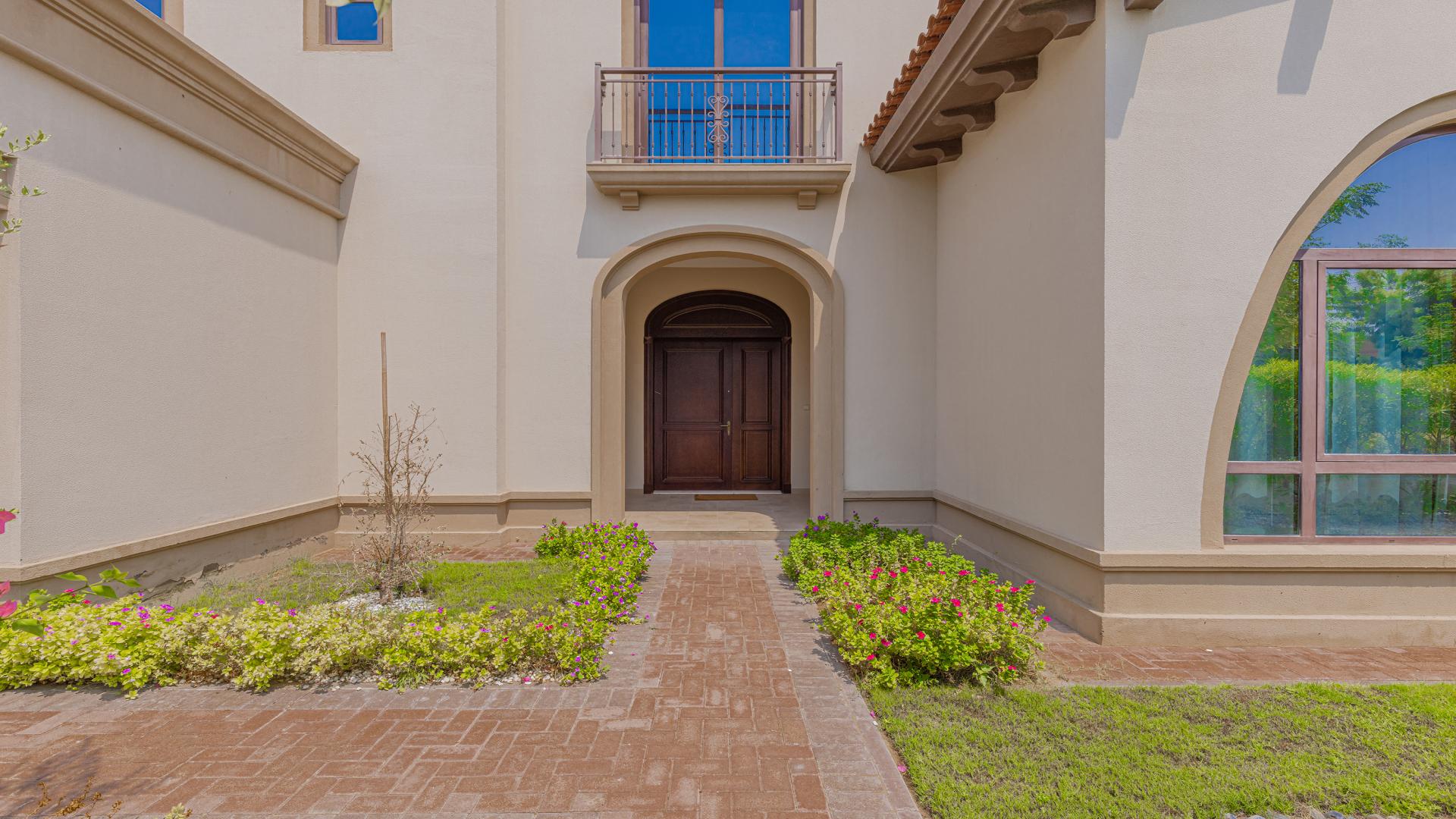 Corner villa with private yard in Arabian Ranches 2, Rosa community, featuring sports amenities